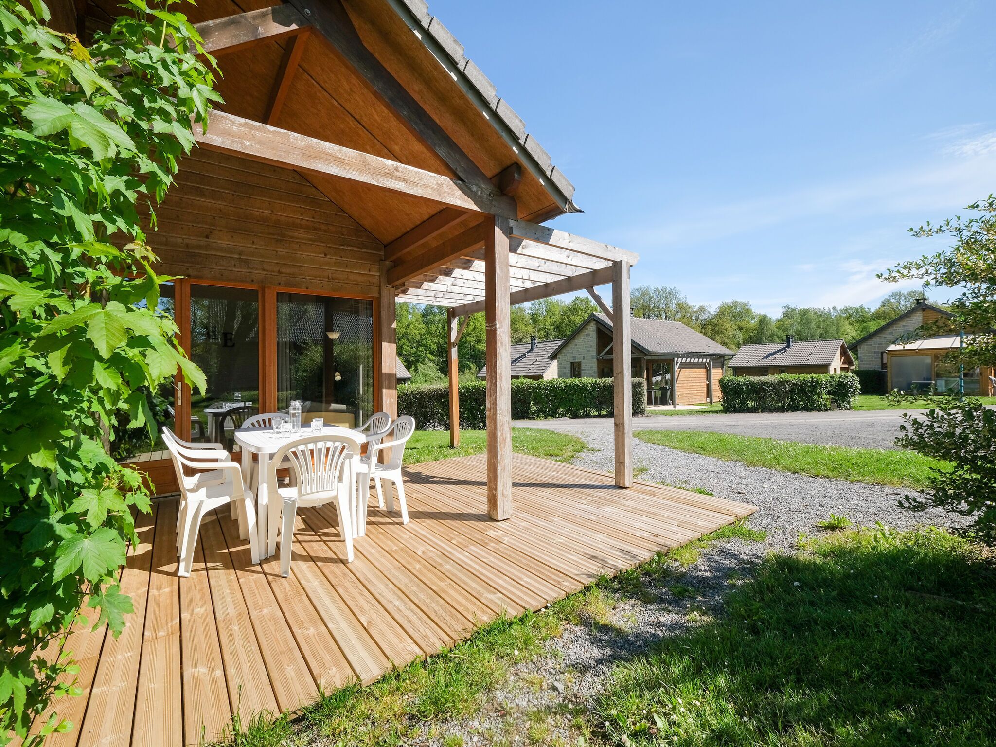 Snug Holiday Home in Signy-le-Petit with Private Terrace