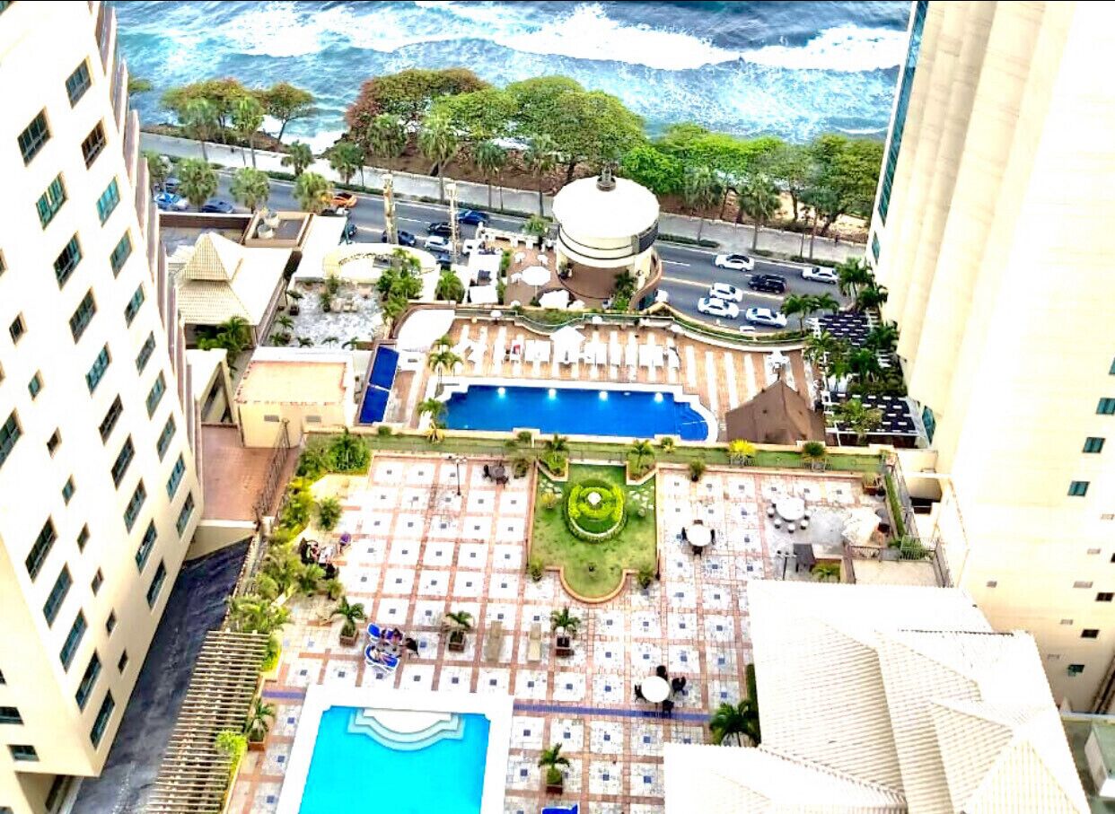 Lux Fabulous View Oceanfront 2-BR with Pool & Gym