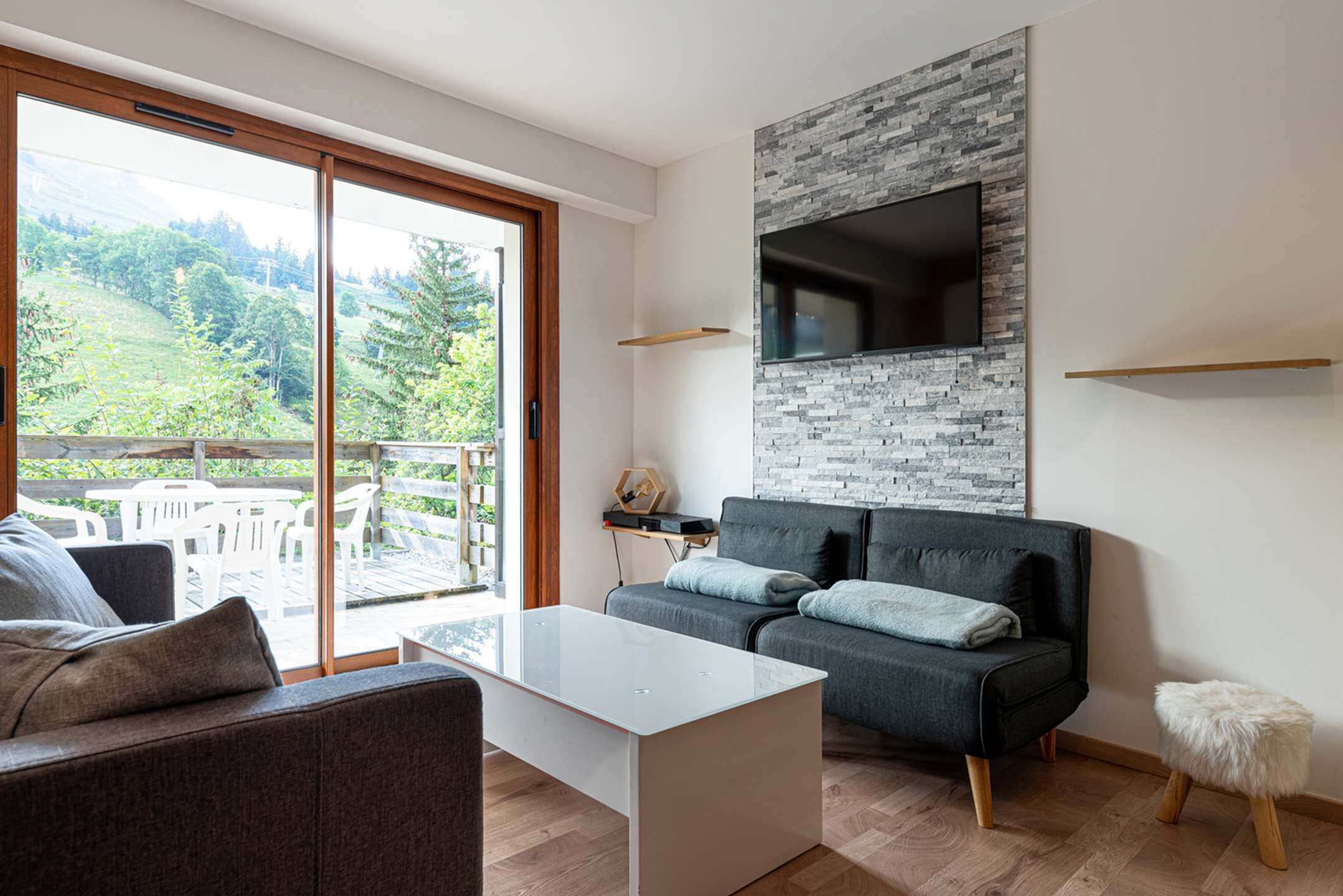 Chinaillon full center, 2 steps from the slopes, Large Terrace facing the domain