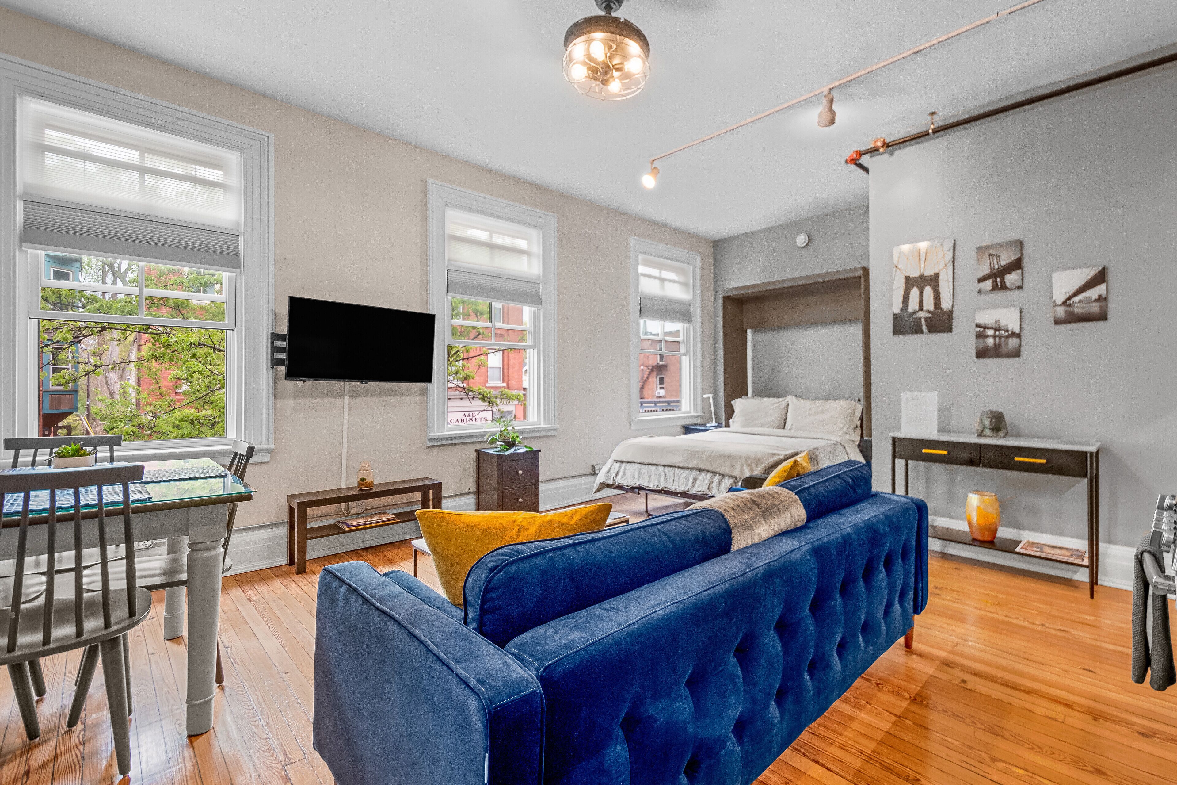 Luxe Studio 1 Loft Main St. Beacon Luxury Steam Shower! Kitchen, Washer/Dryer