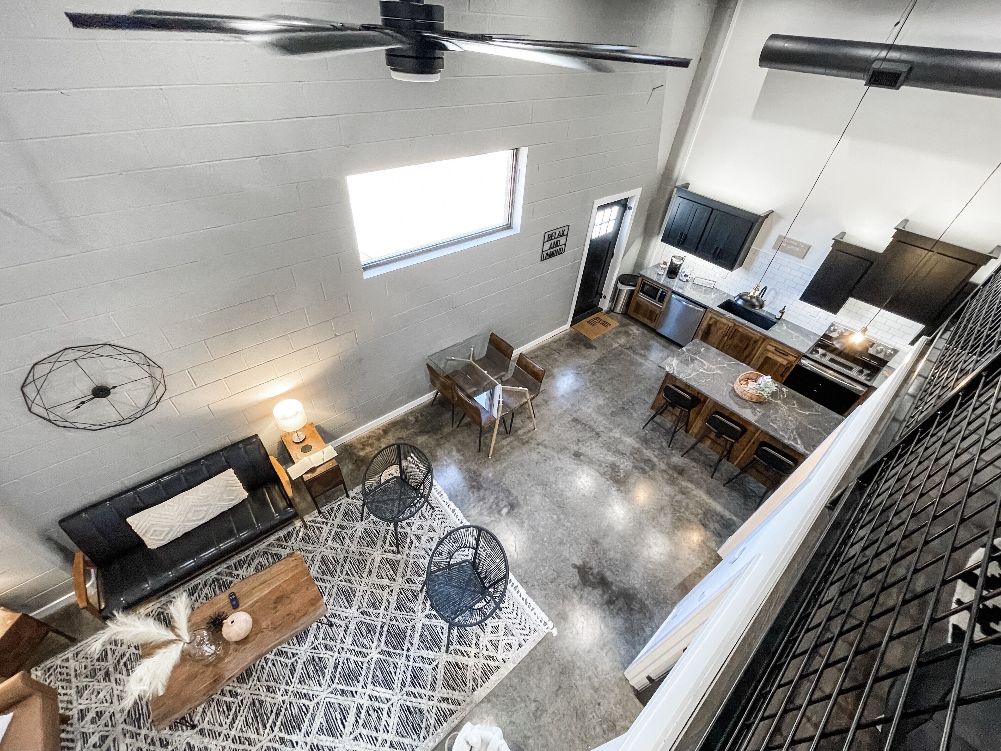 Industrial/modern loft within walking distance to downtown!