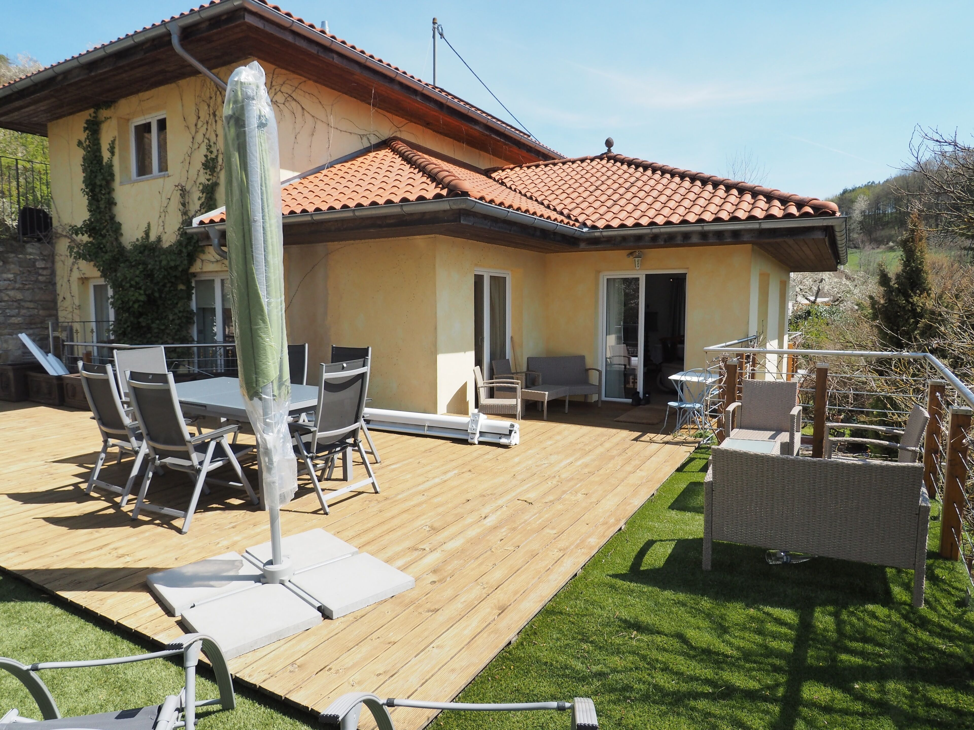 Yellow house Lavande