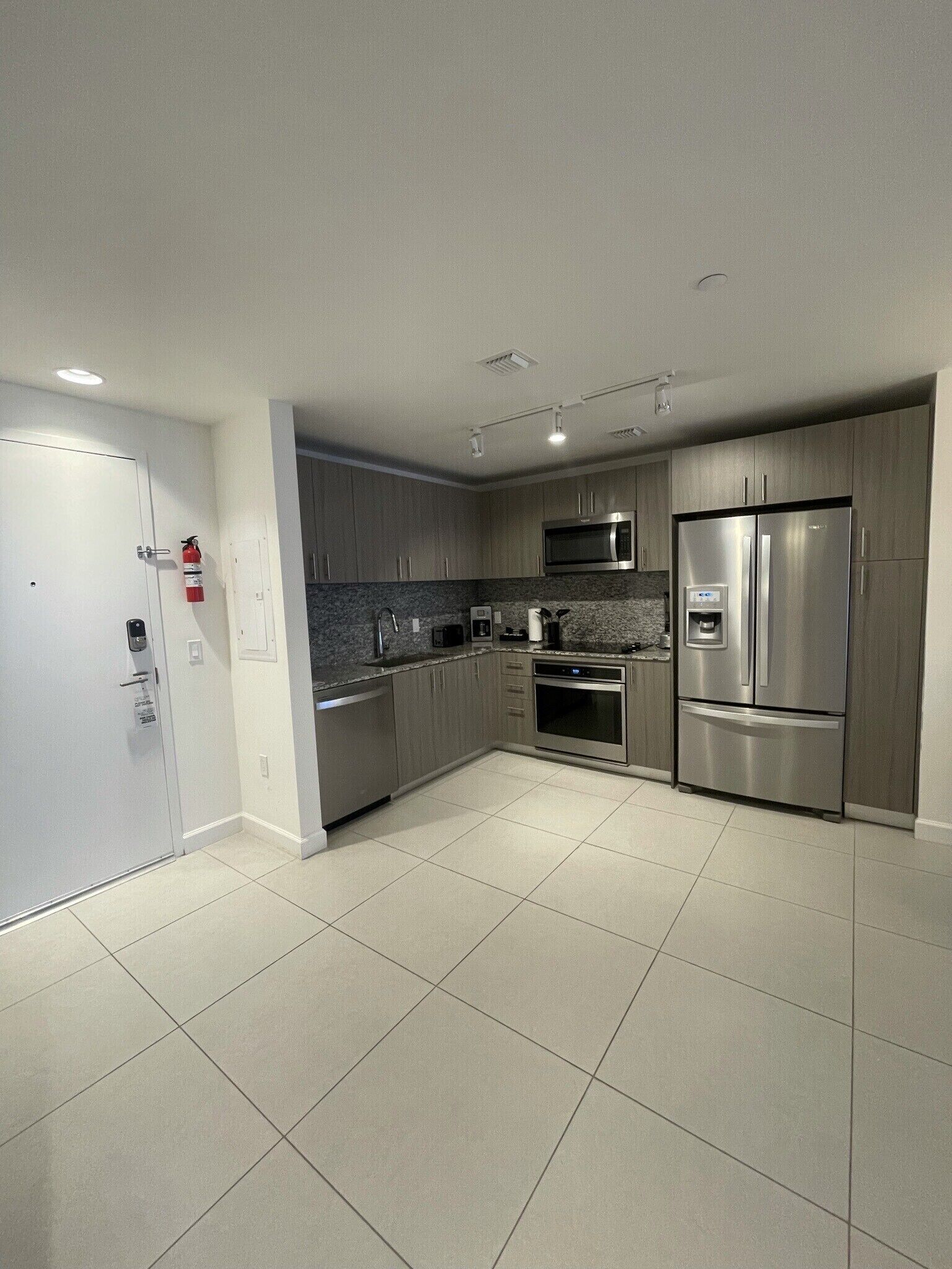 Private 1B/1B Apartment Suite in Downtown Doral! 