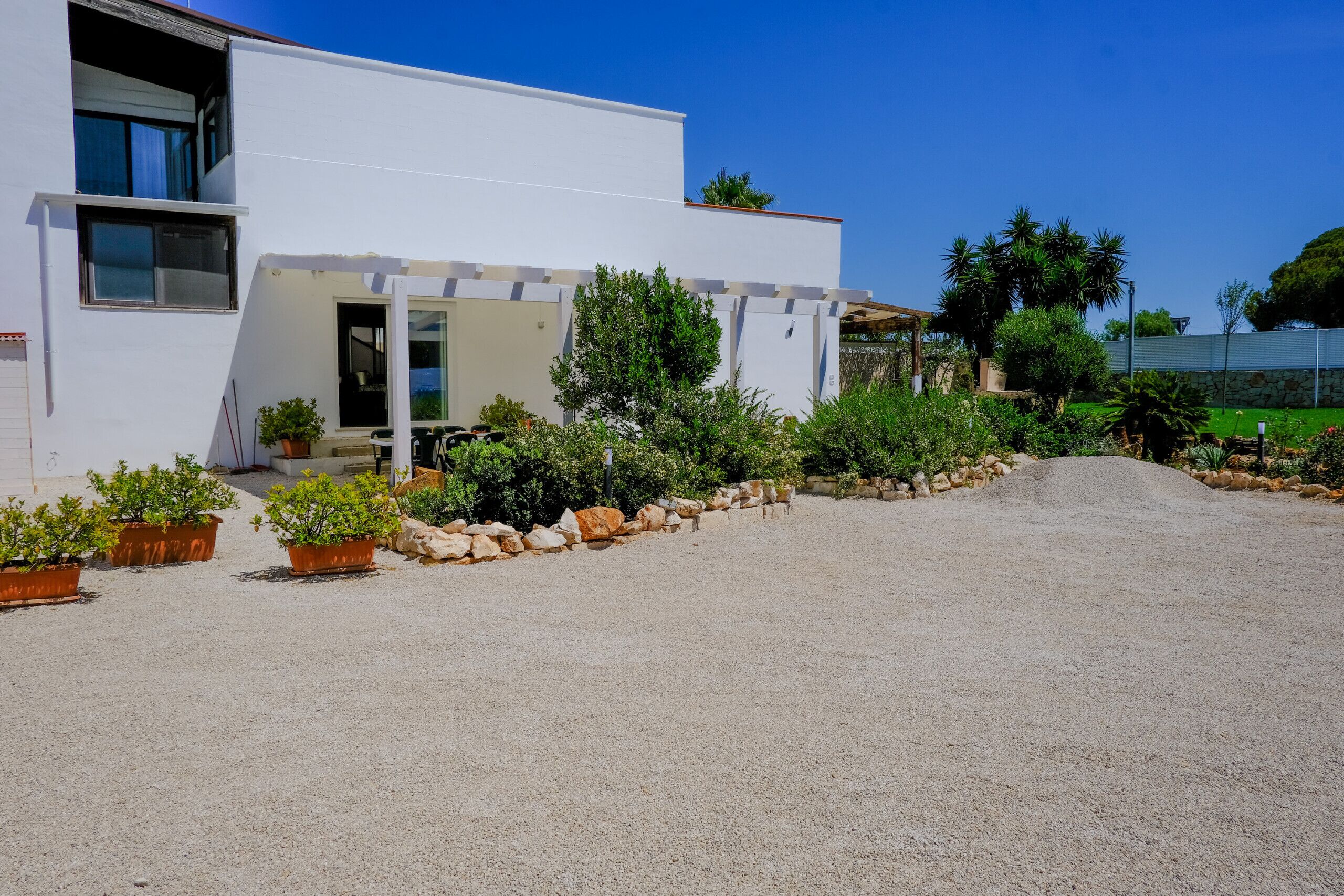 Beautiful vacation home with garden and veranda, 5 rooms in Porto Cesareo, m151