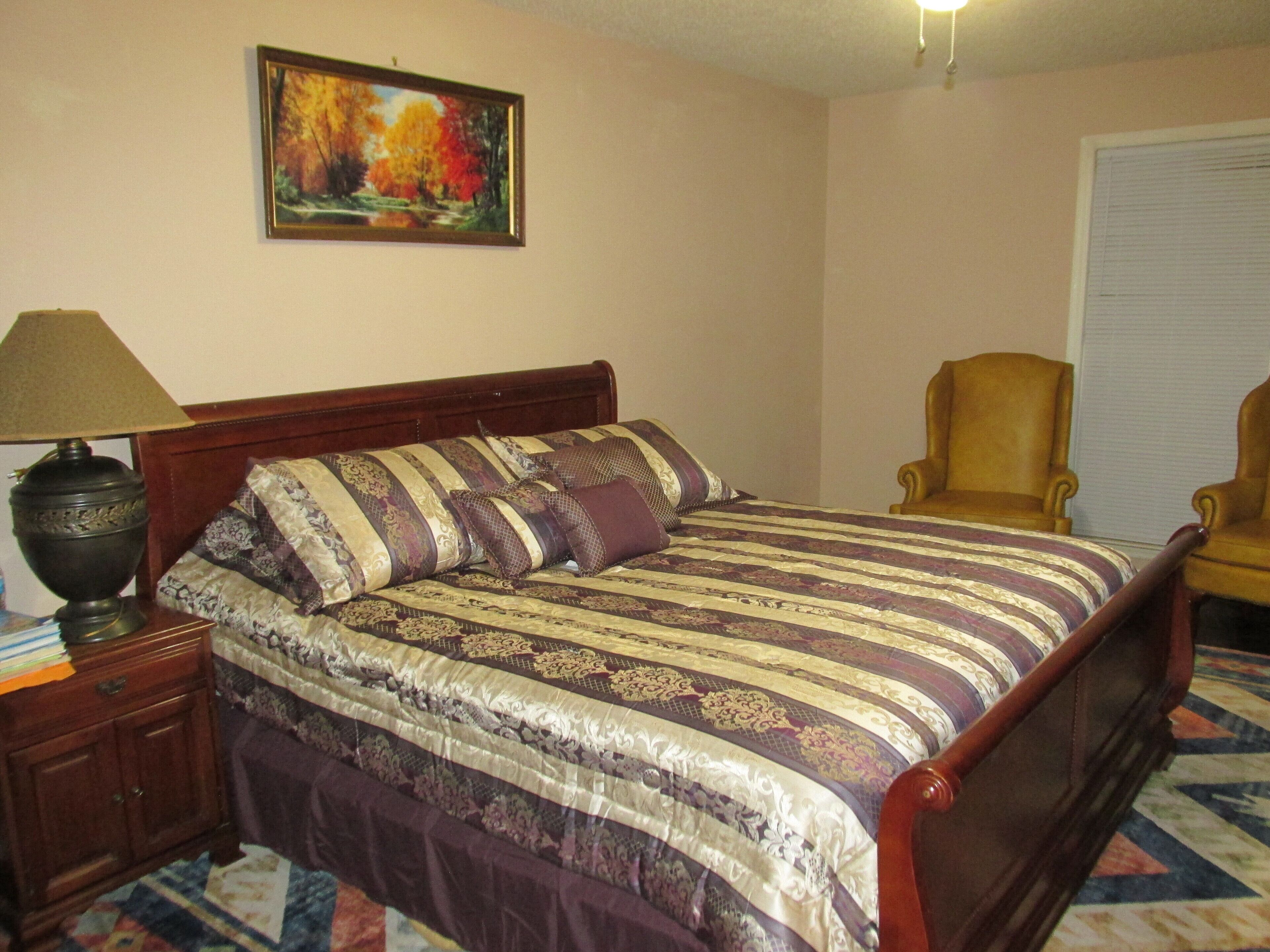 Cayce Charm Minutes to Downtown Columbia