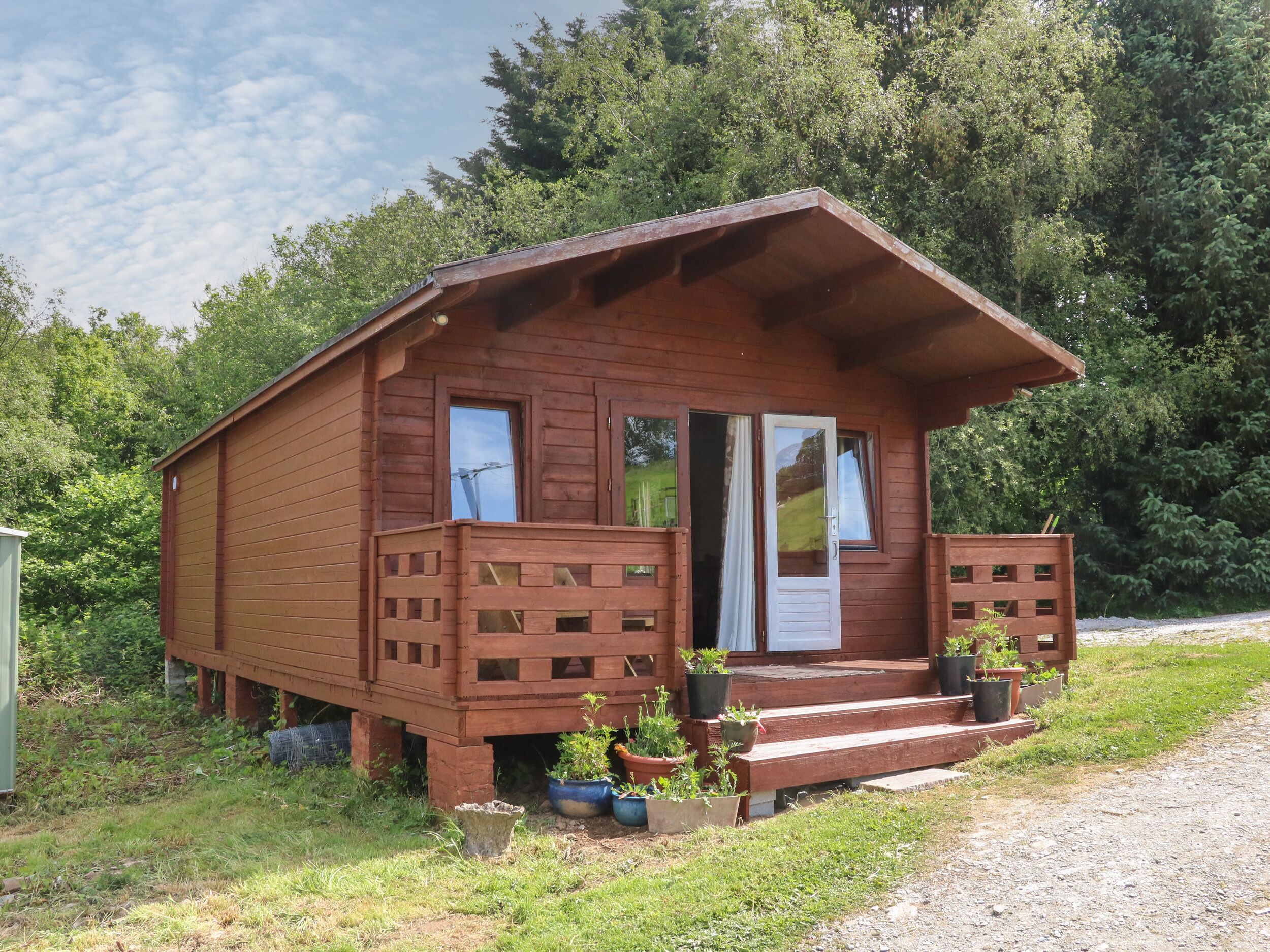 THE CABIN, LOWLEY BROOK FARM, romantic, with a garden in Launceston