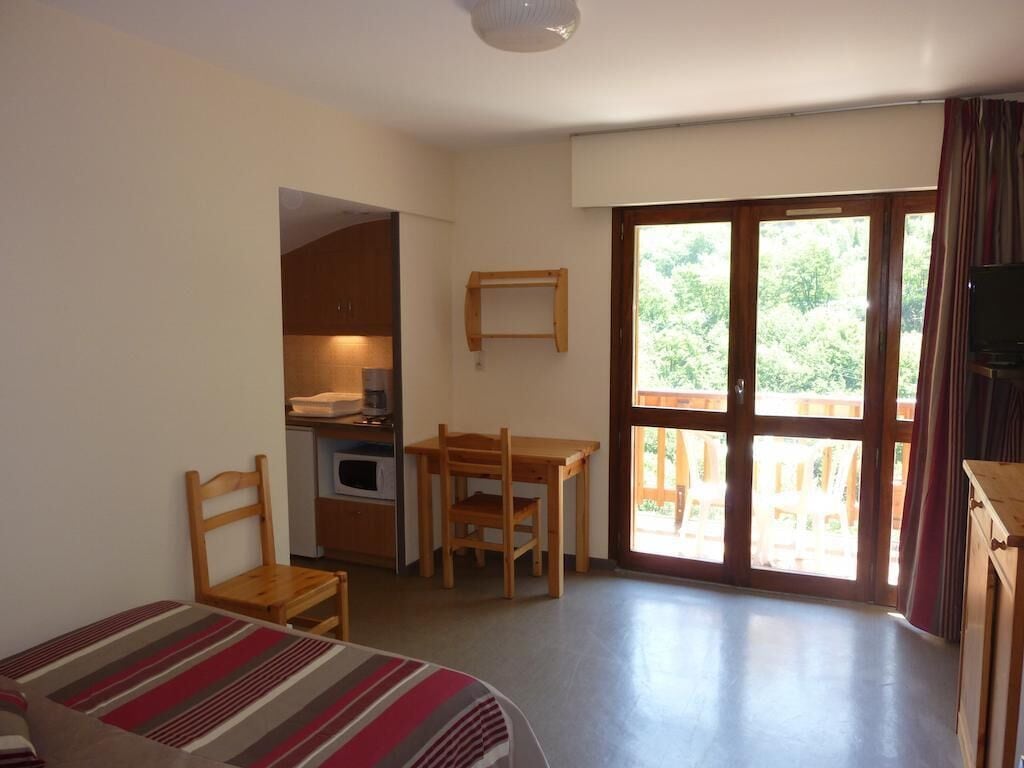 Studio-Classic-Ensuite with Bath-Balcony-Vue Montagne