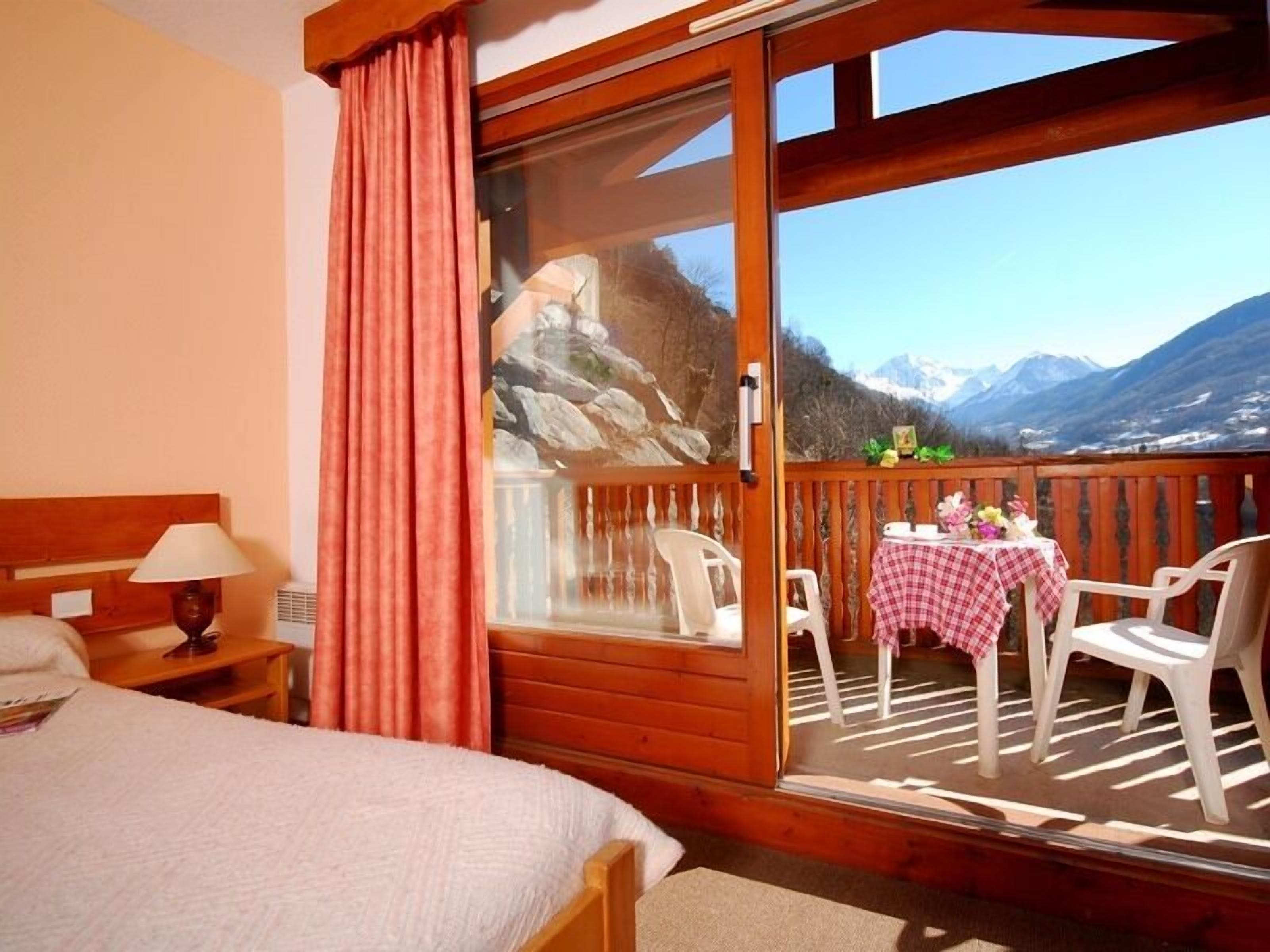 Studio-Comfort-Ensuite with Bath-Balcony-Vue Montagne