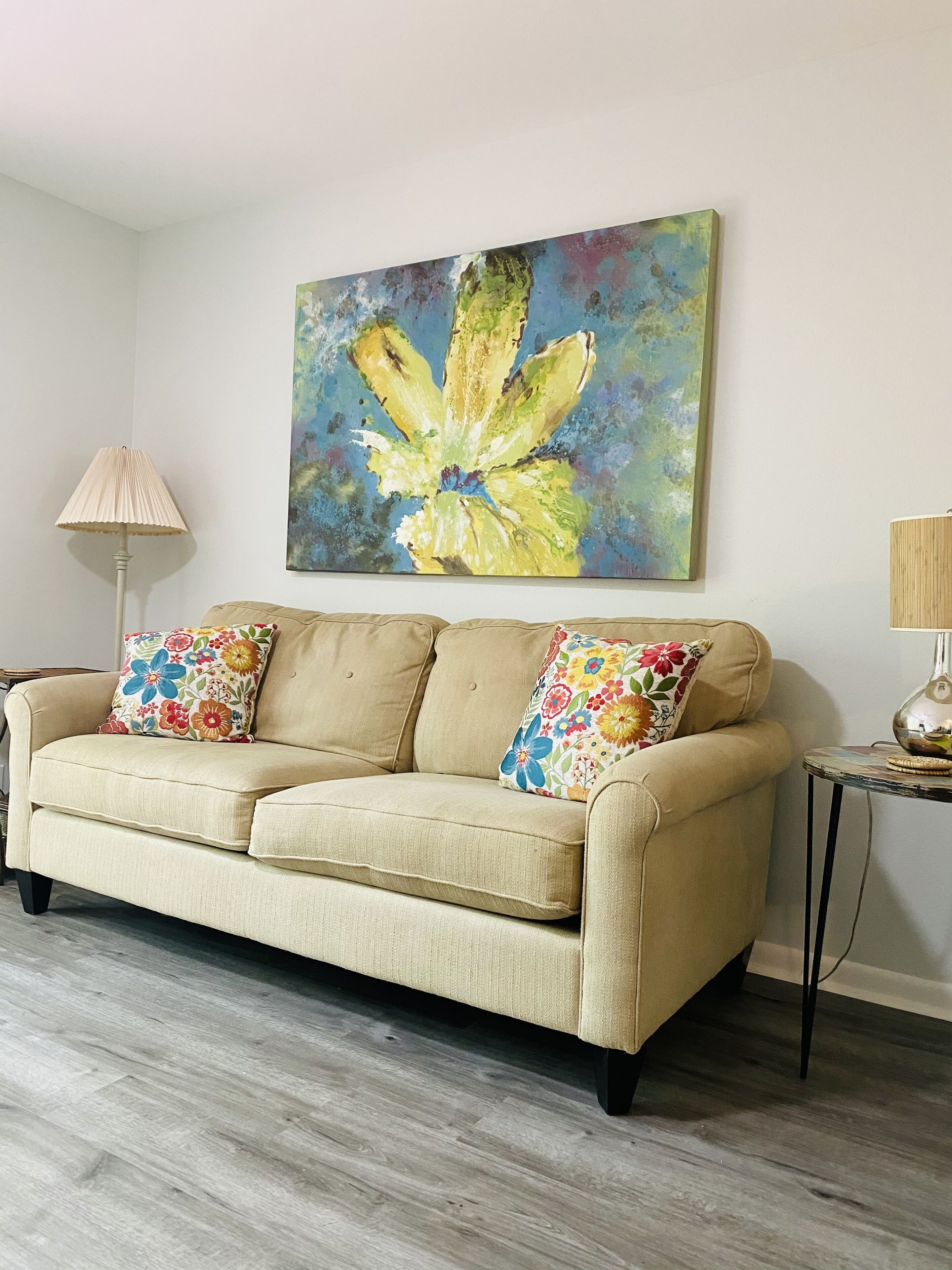 Cozy, Dog Friendly, Condo close to Lake Coronado and Tennis Courts 