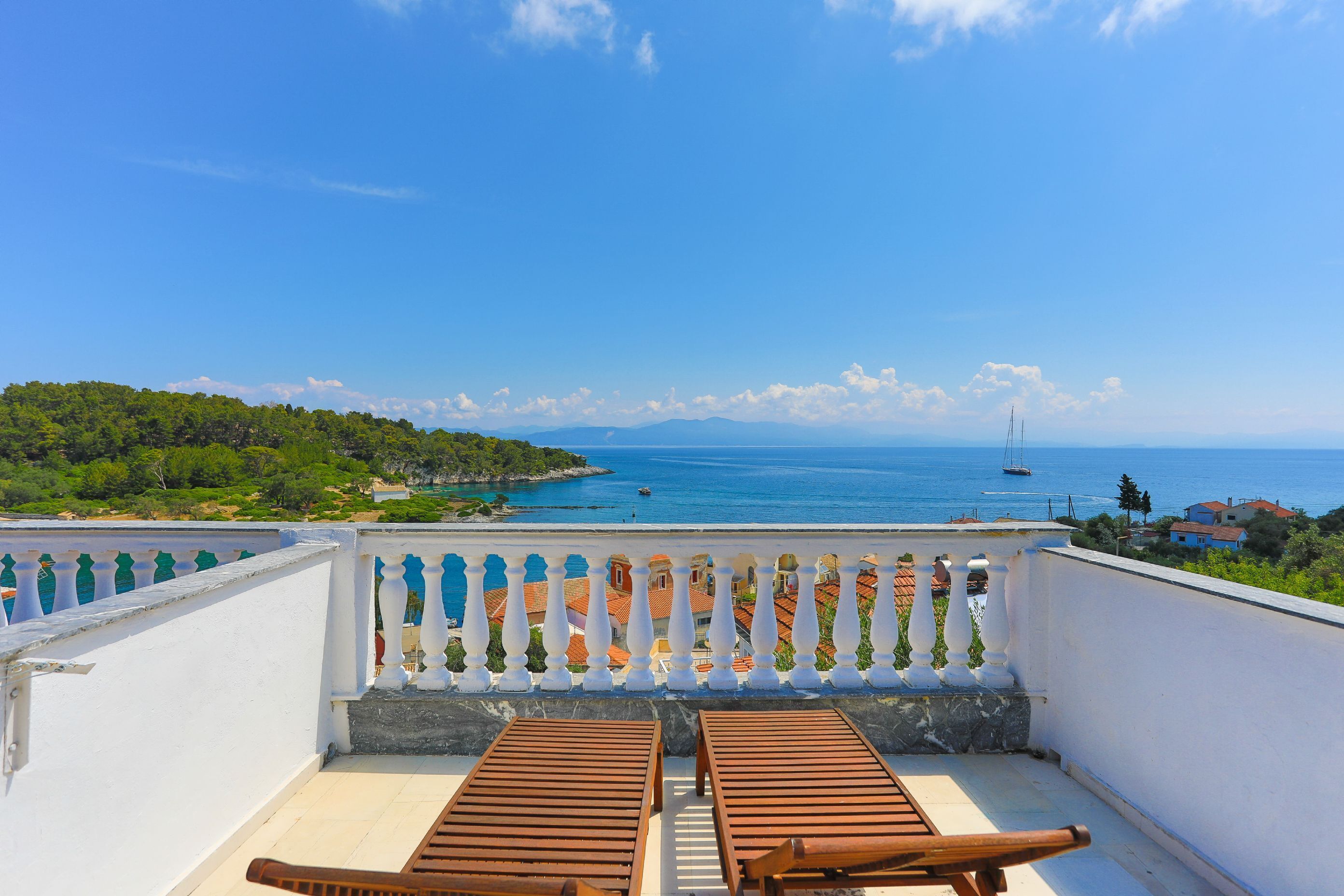 Faros Ena: Gaios studio, sea views, private sun-loungers
