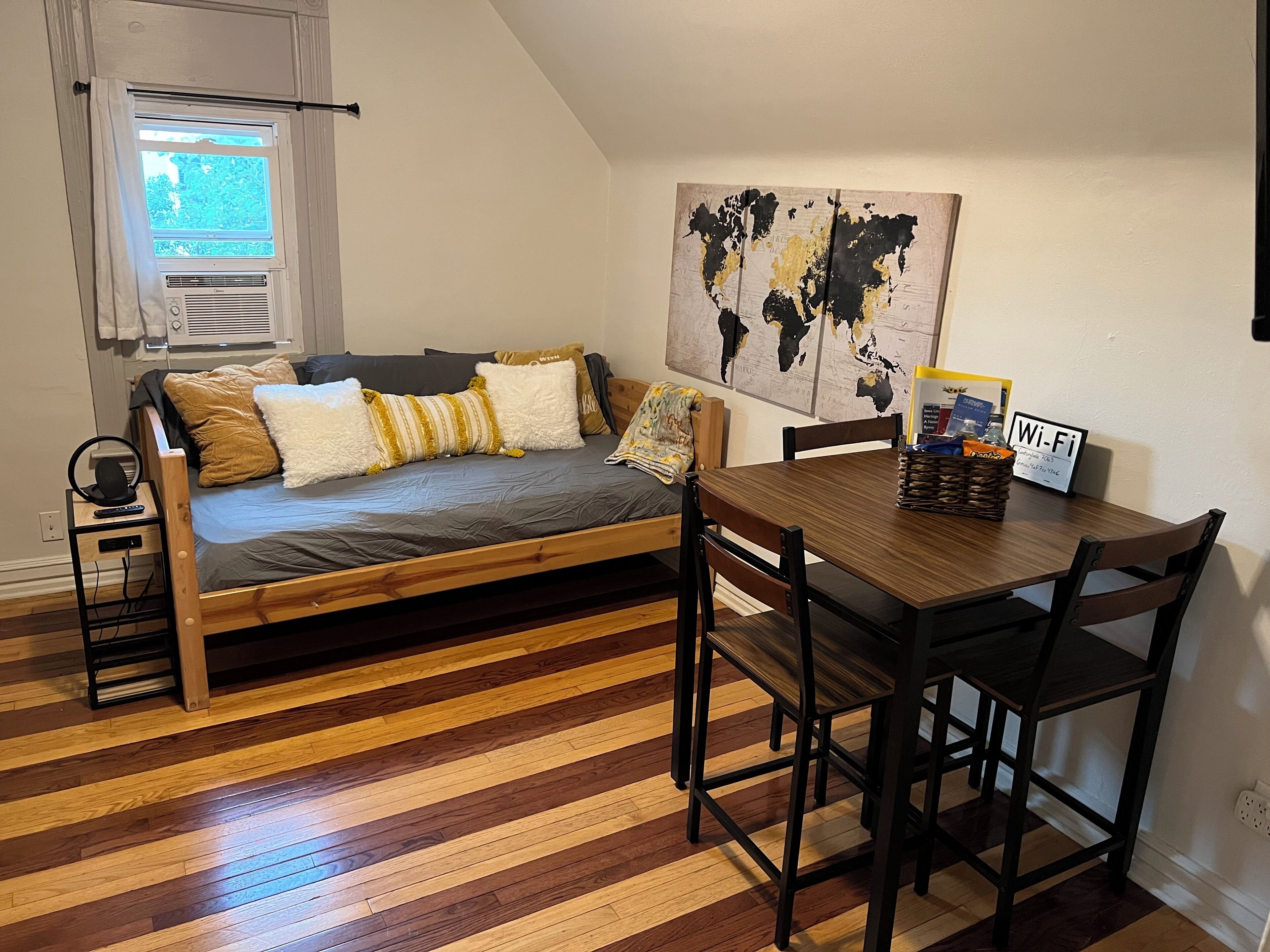 Cozy 1 bedroom apartment.