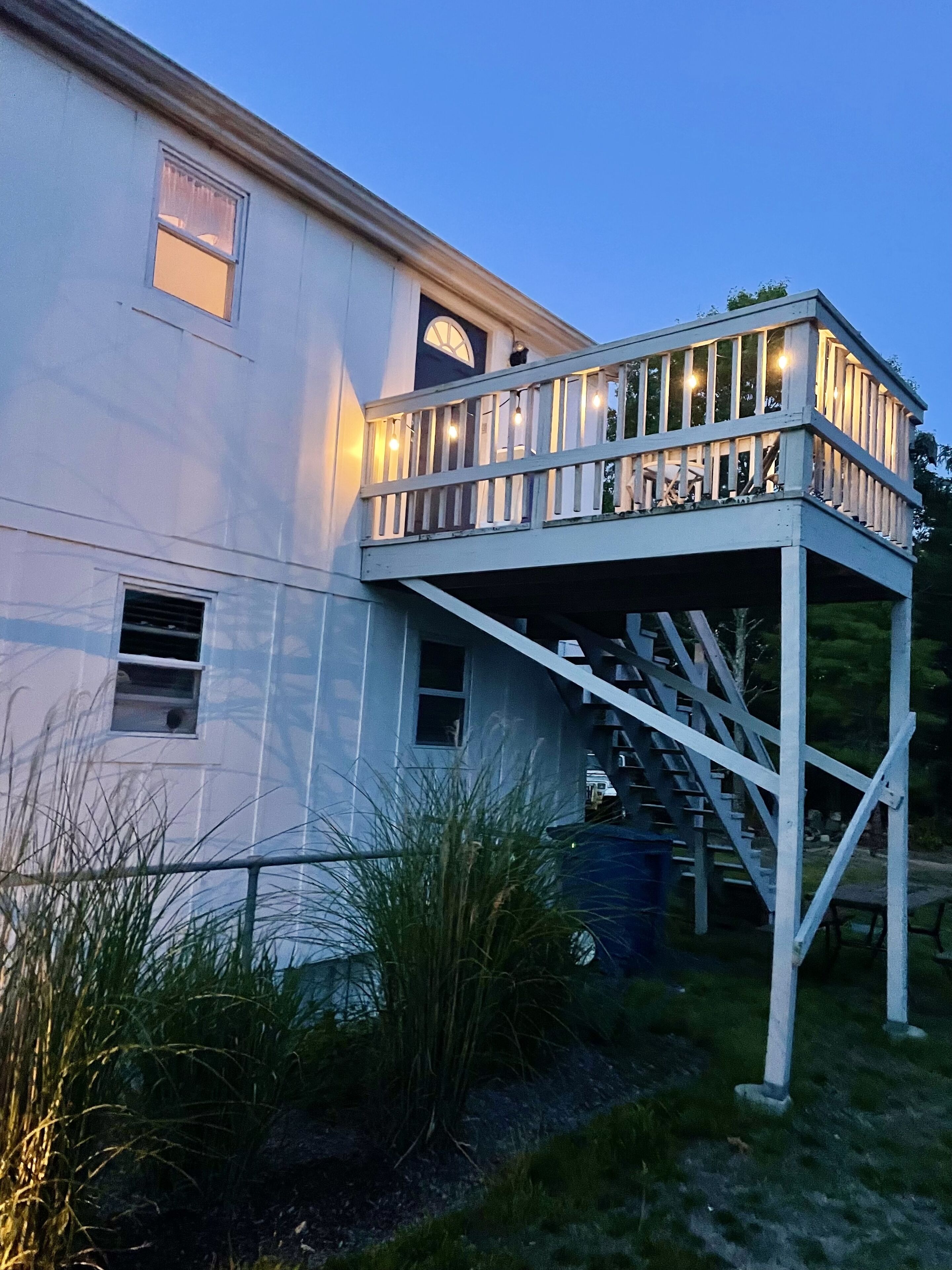 Private 1 bedroom, 2nd floor unit: deck, fire pit, space for boat & trailer