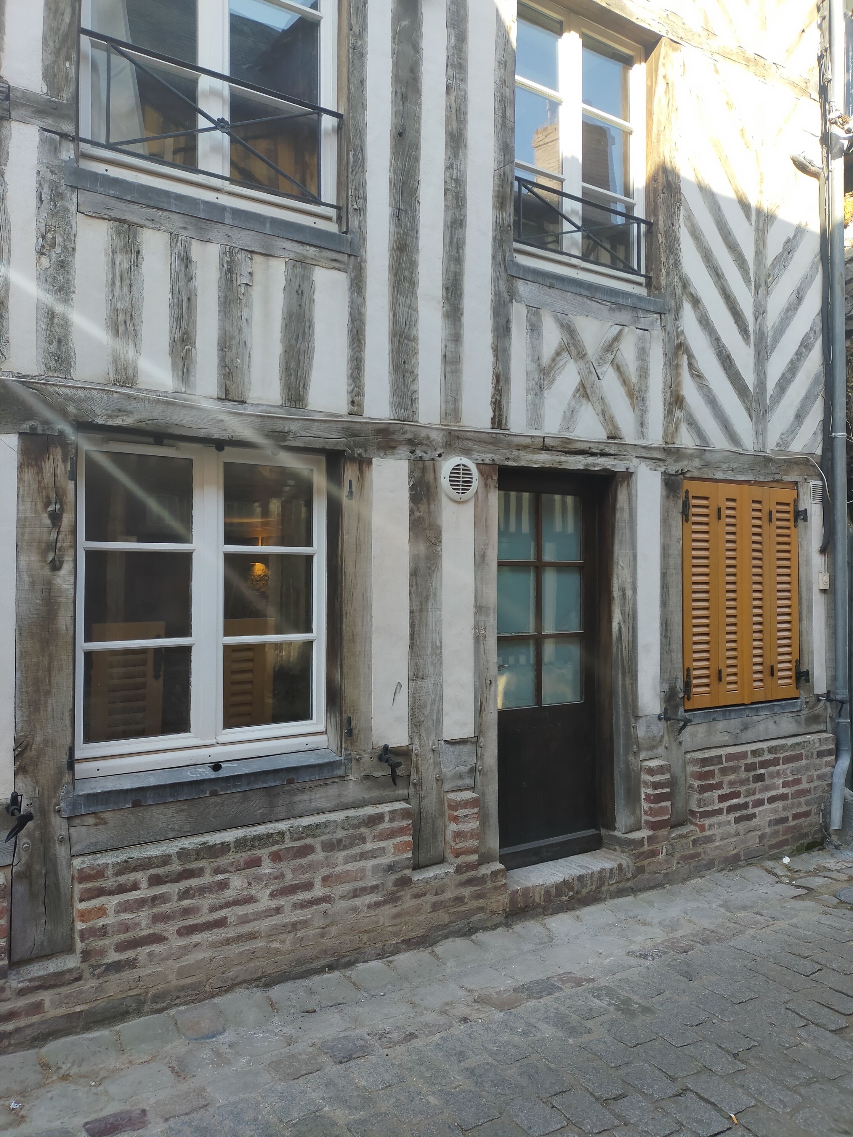 Charm and comfort near the old basin