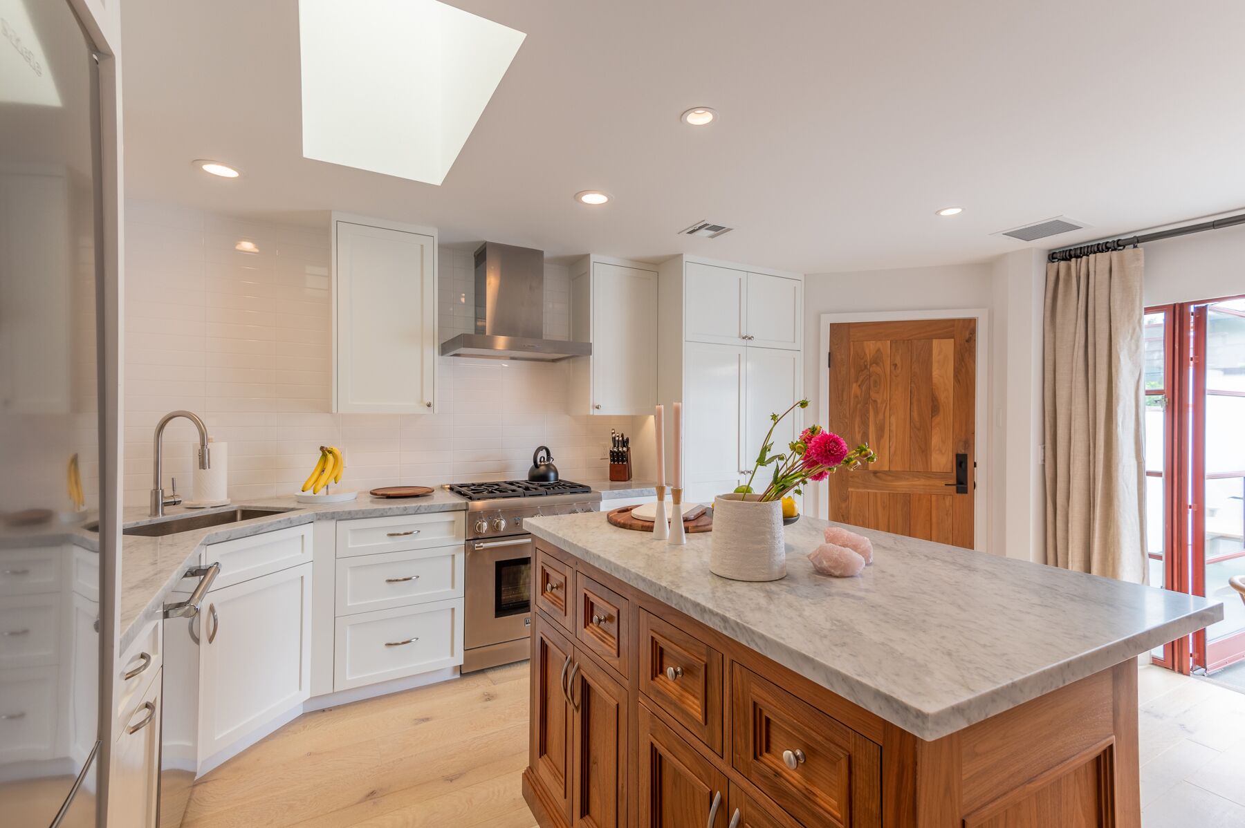 Carmel-By-The-Sea~~   Corner of Mission & 7th. ~~    2 Bedroom Luxury Apartment