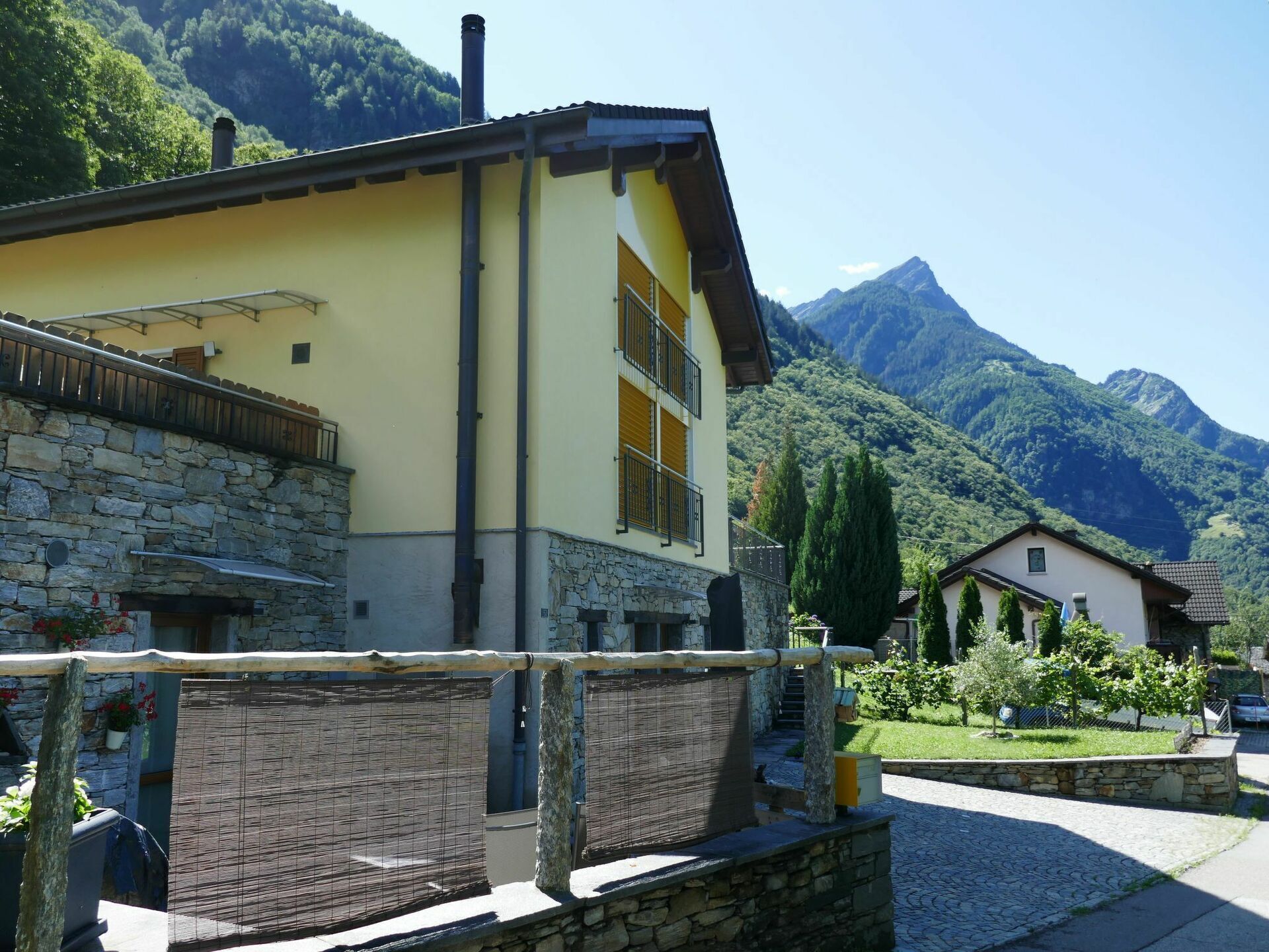 Beautiful apartment for 3 guests with WIFI, TV, patio and parking