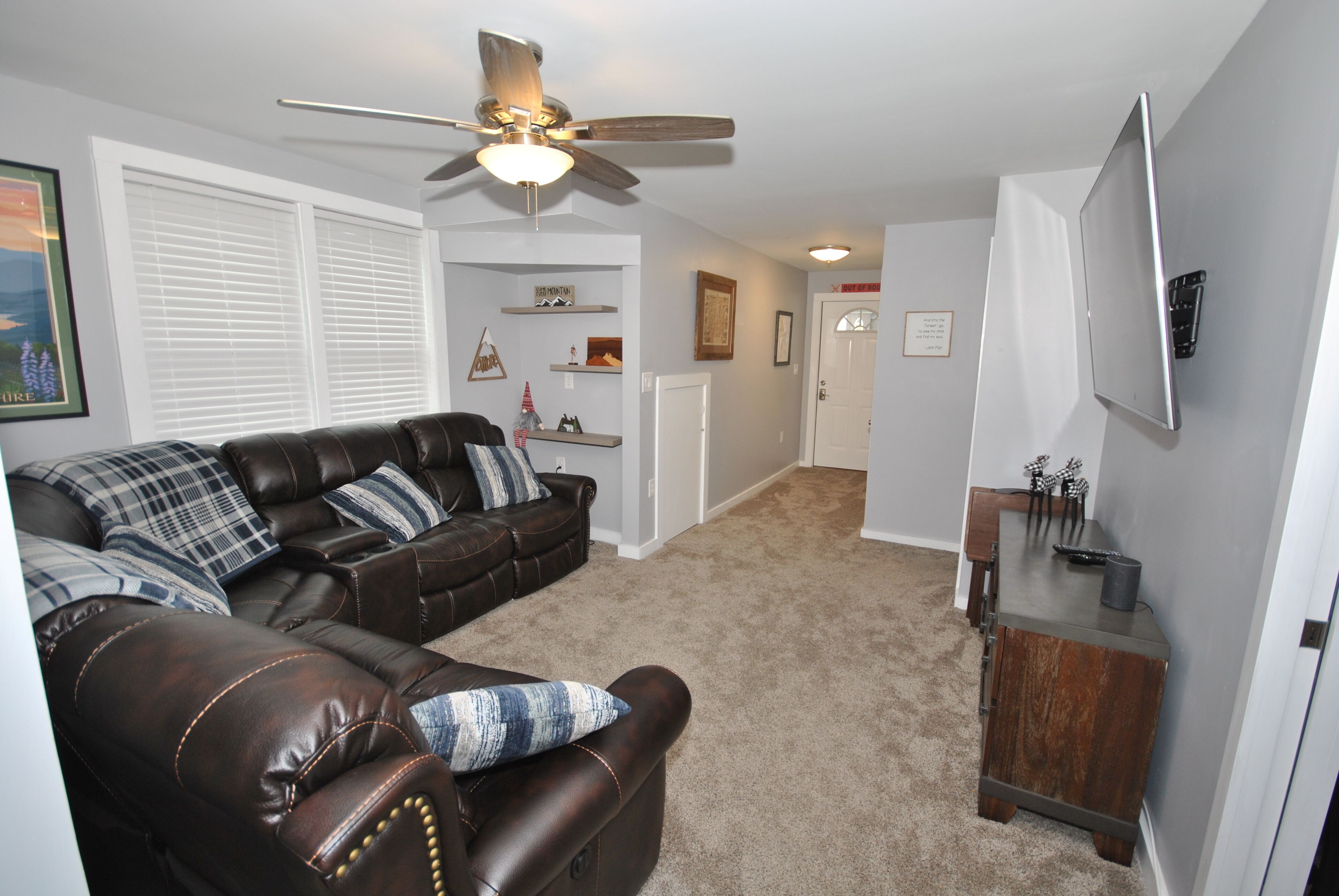 1st floor updated 2 bed/1 bath getaway in the heart of downtown Lincoln