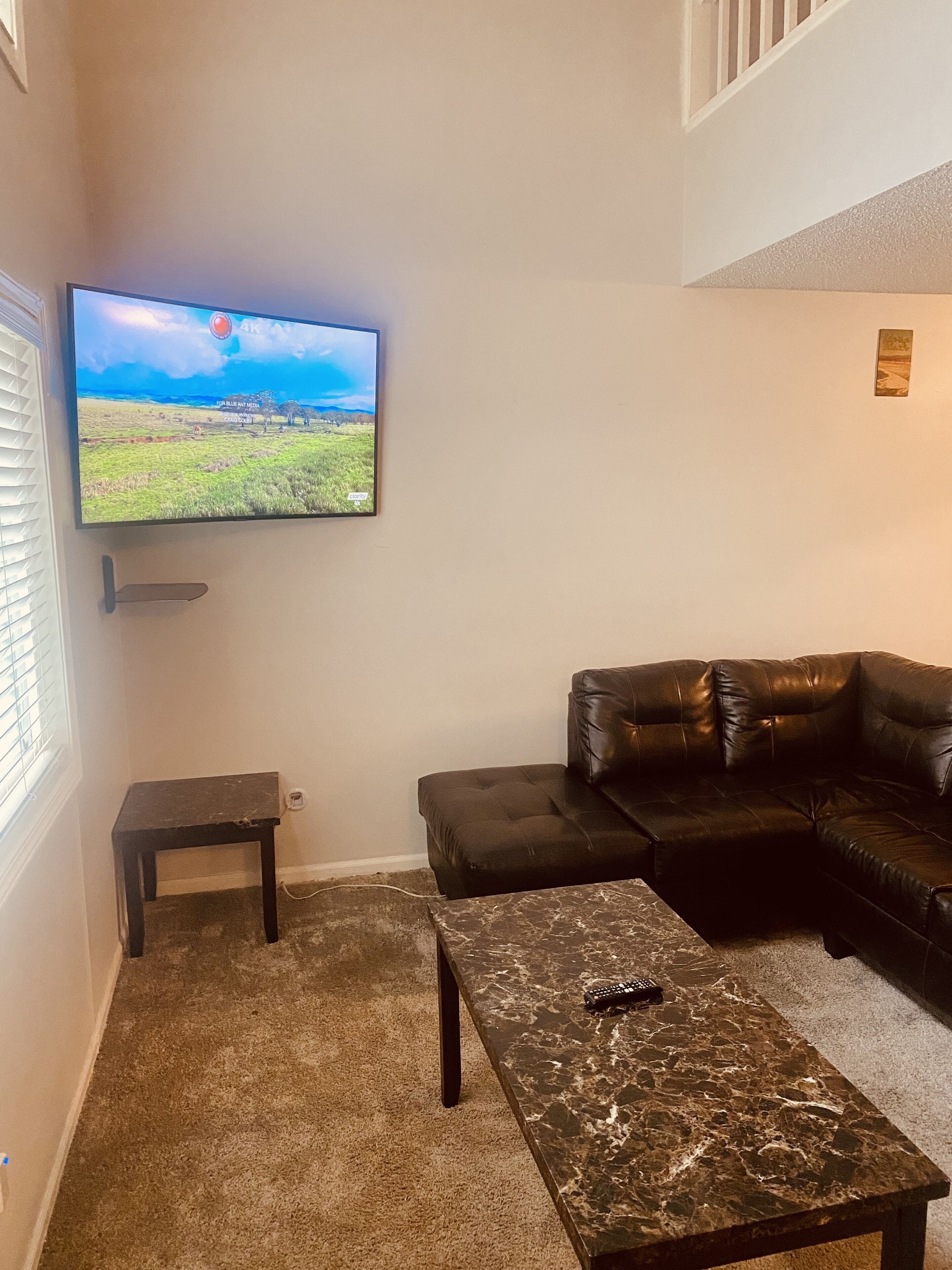 Lovely 1bedroom loft with free parking on premises