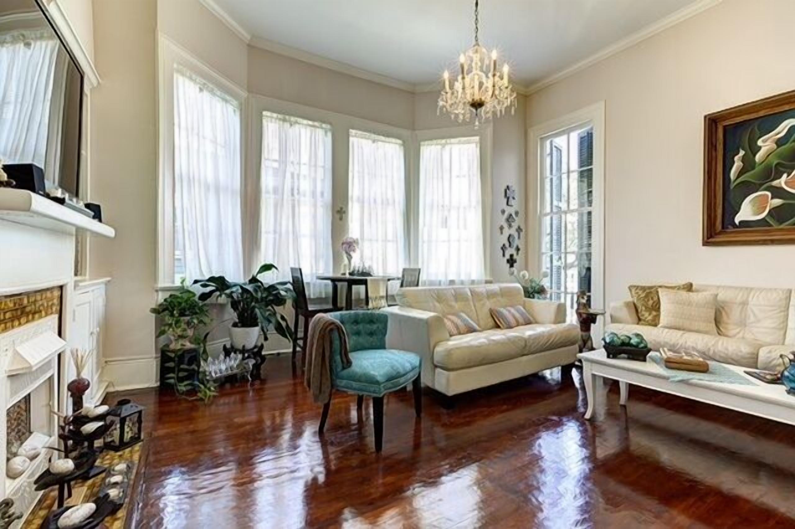 TWO BIG Beautiful Balconies Uptown Home on Magical Magazine St near Audubon Park