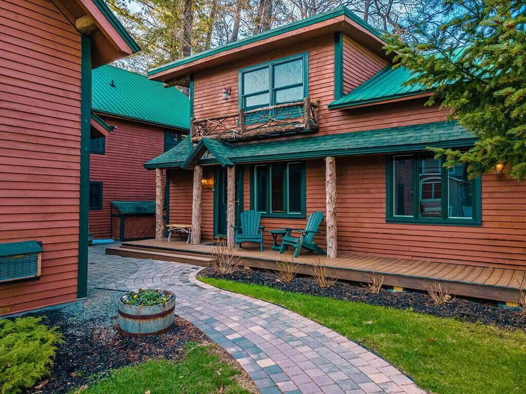 Adirondack 2 Bedroom Condo, 5 minute walk to Downtown Lake Placid