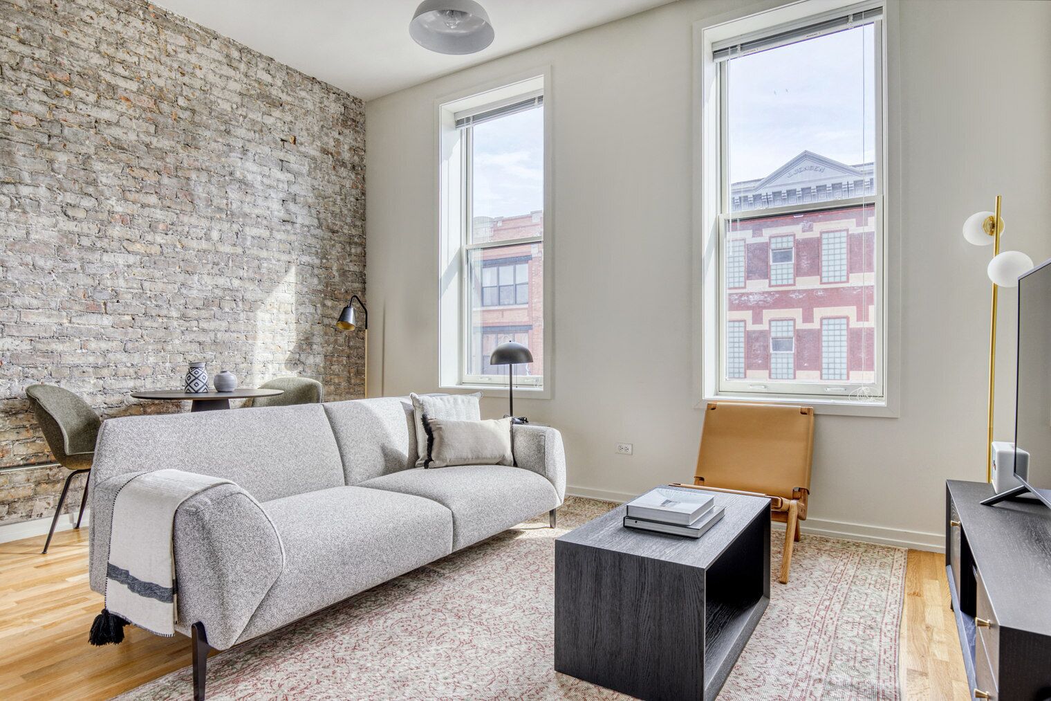 Splendid Wicker Park 1BR w/ W/D, 1 block to L, Six Corners, by Blueground