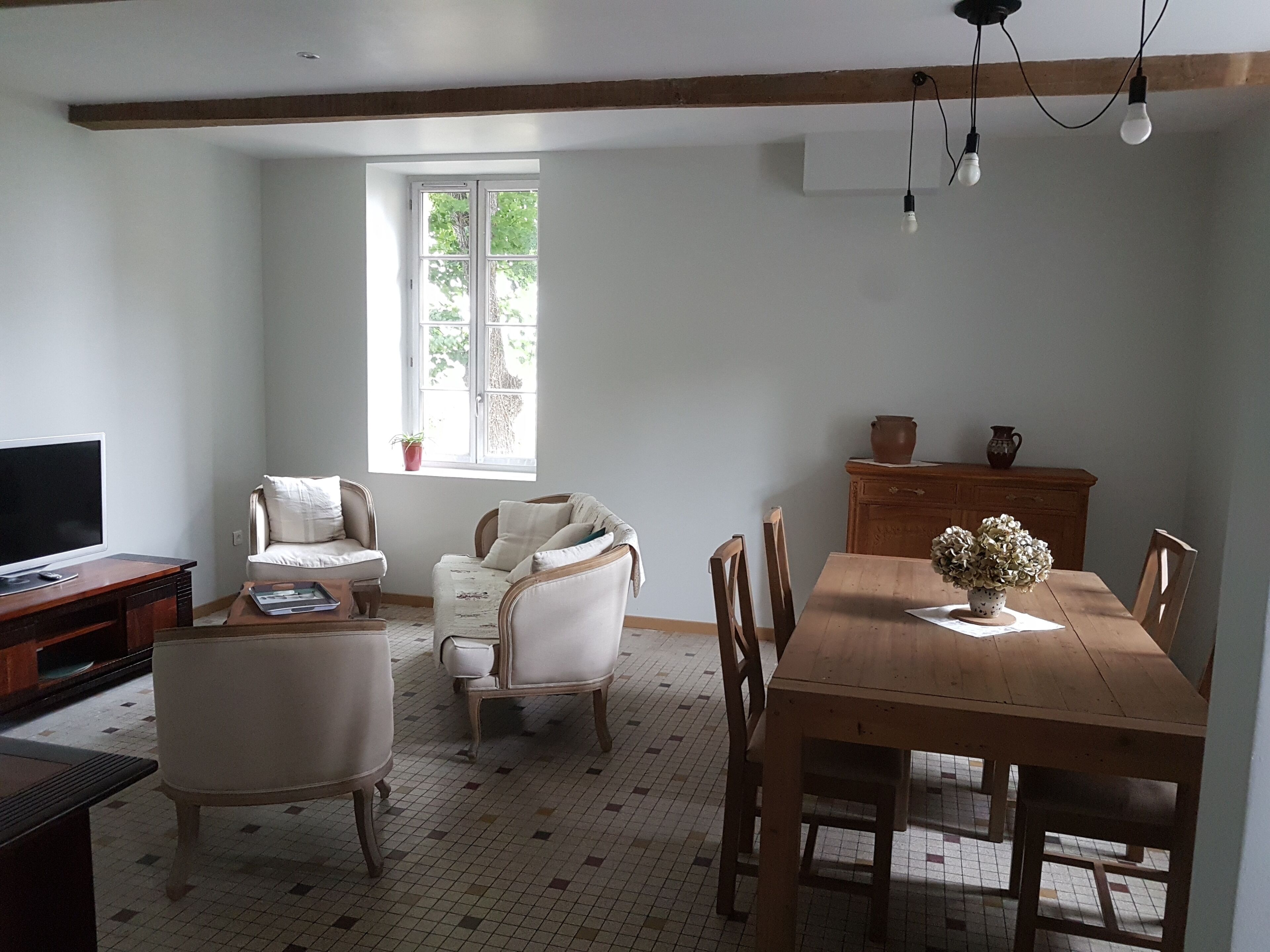Appartement au Rez-de-chaussée D'une Maison de Village