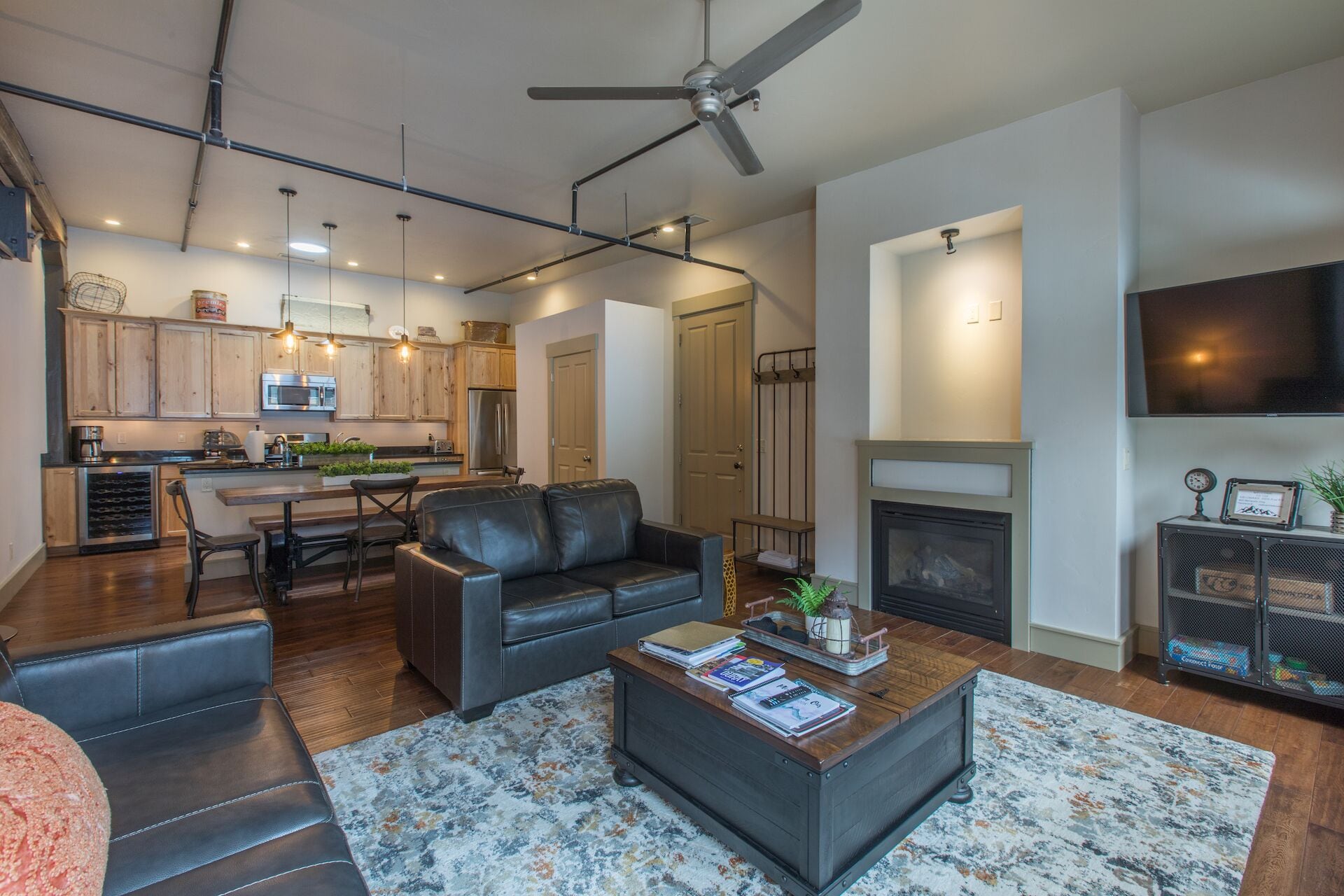 Contemporary Loft Condo/Heart of Downtown Ouray/Authentic Ouray Feel/AC