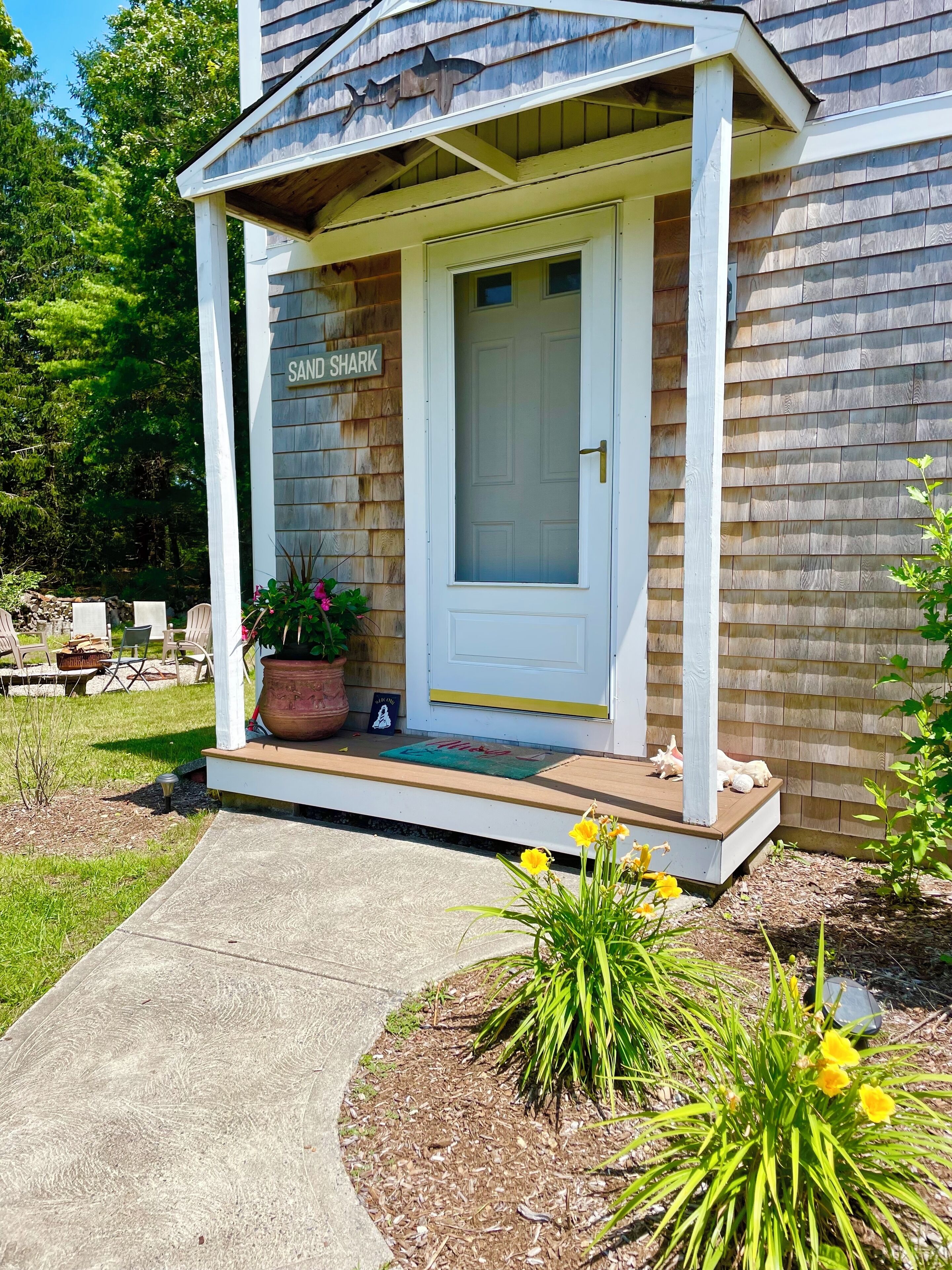 Private/Sleeps 5/2 Bath/Large Yard/Fire Pit