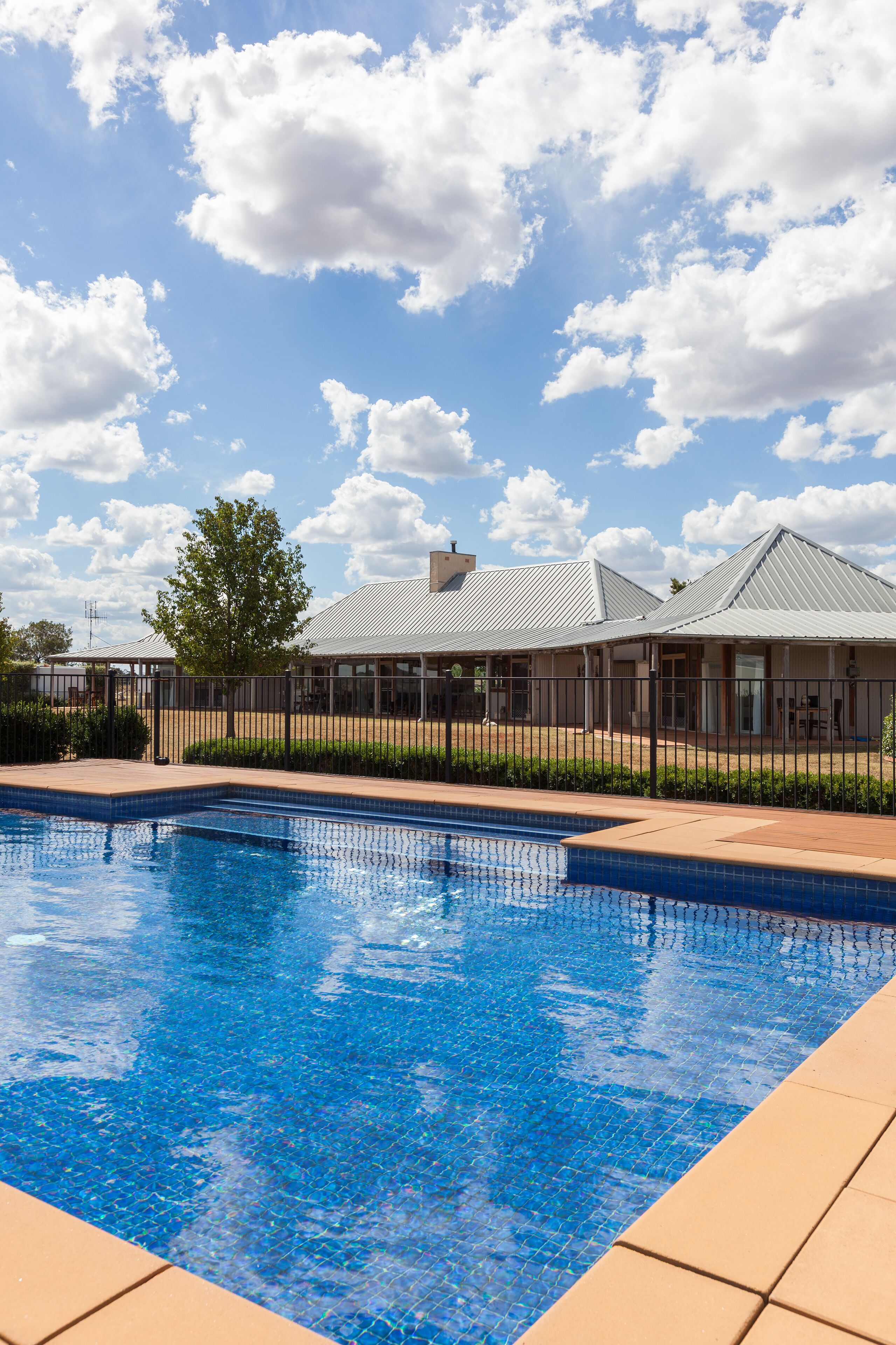 Luxury accommodation in a rural setting within Gulgong, NSW.