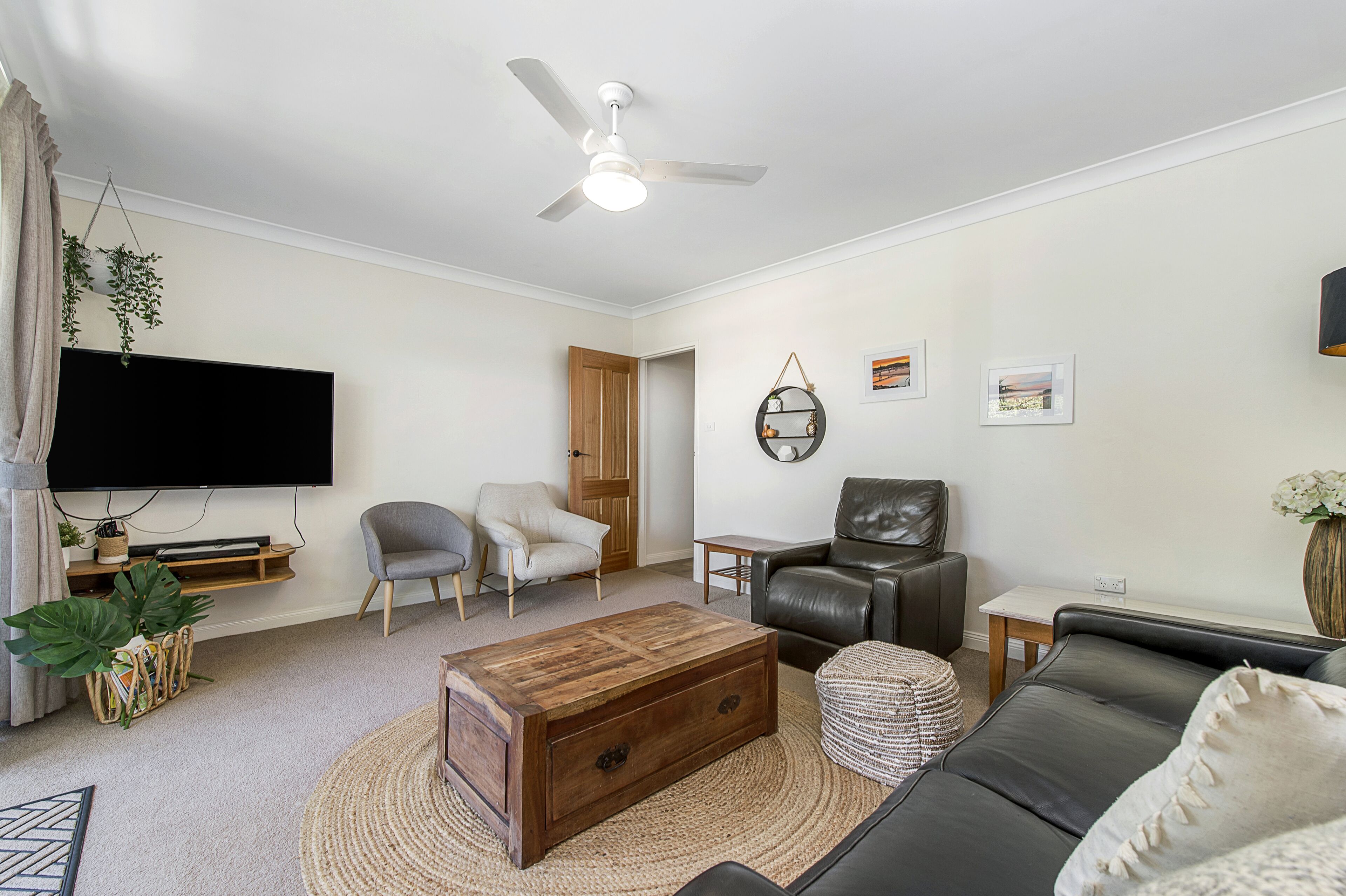 BEAUTIFULLY RENOVATED 3 BEDROOM APARTMENT