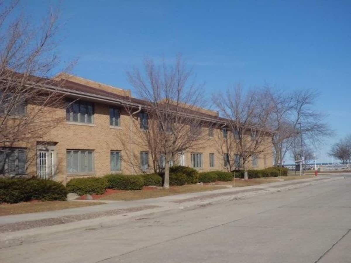 Sheboygan Marina 2br Upper Unit. Close to beach and boat launch.
