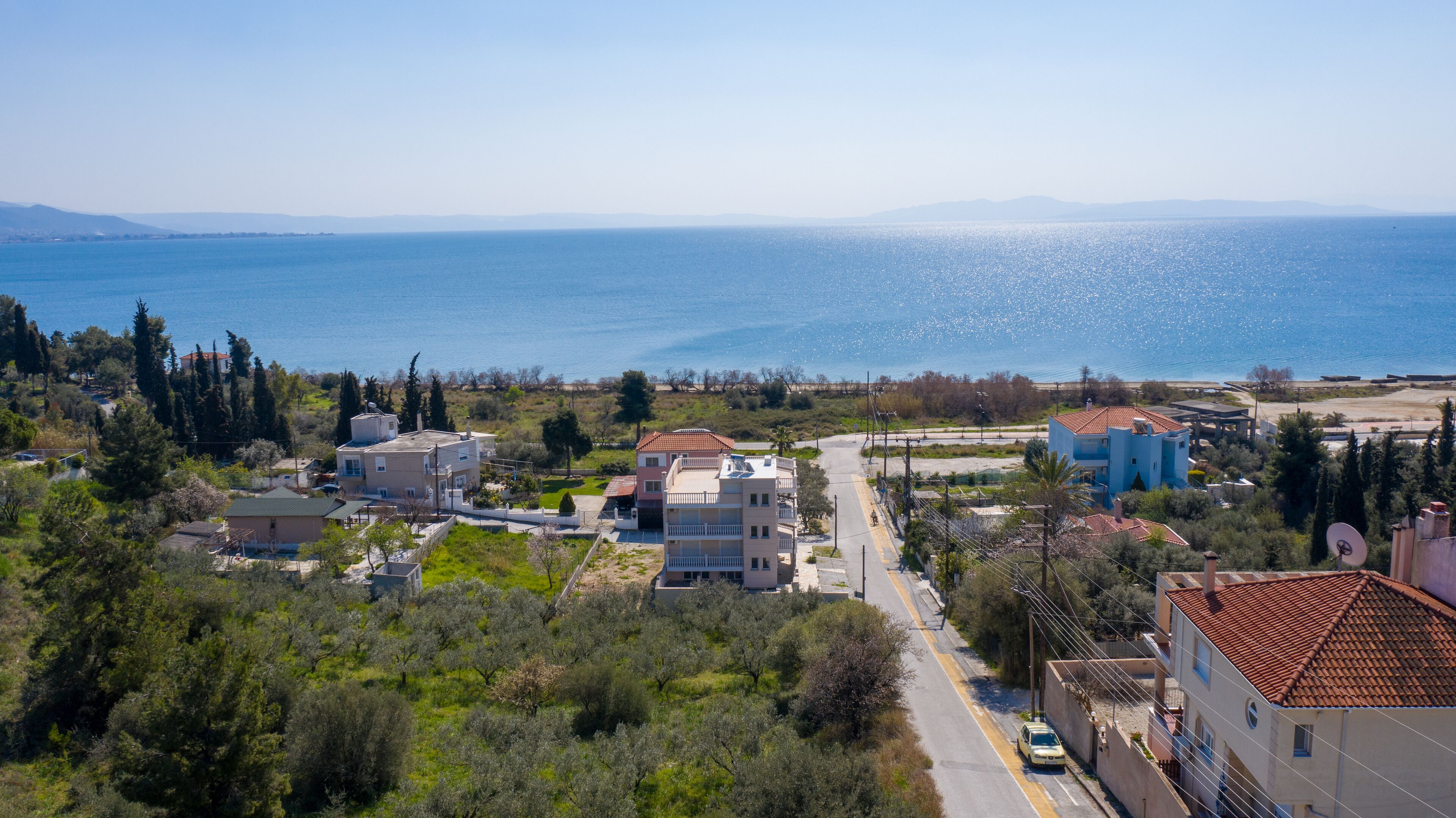 Airy Family 2-Bedroom w/ Unobstructed Sea View to Pagasitikos Gulf