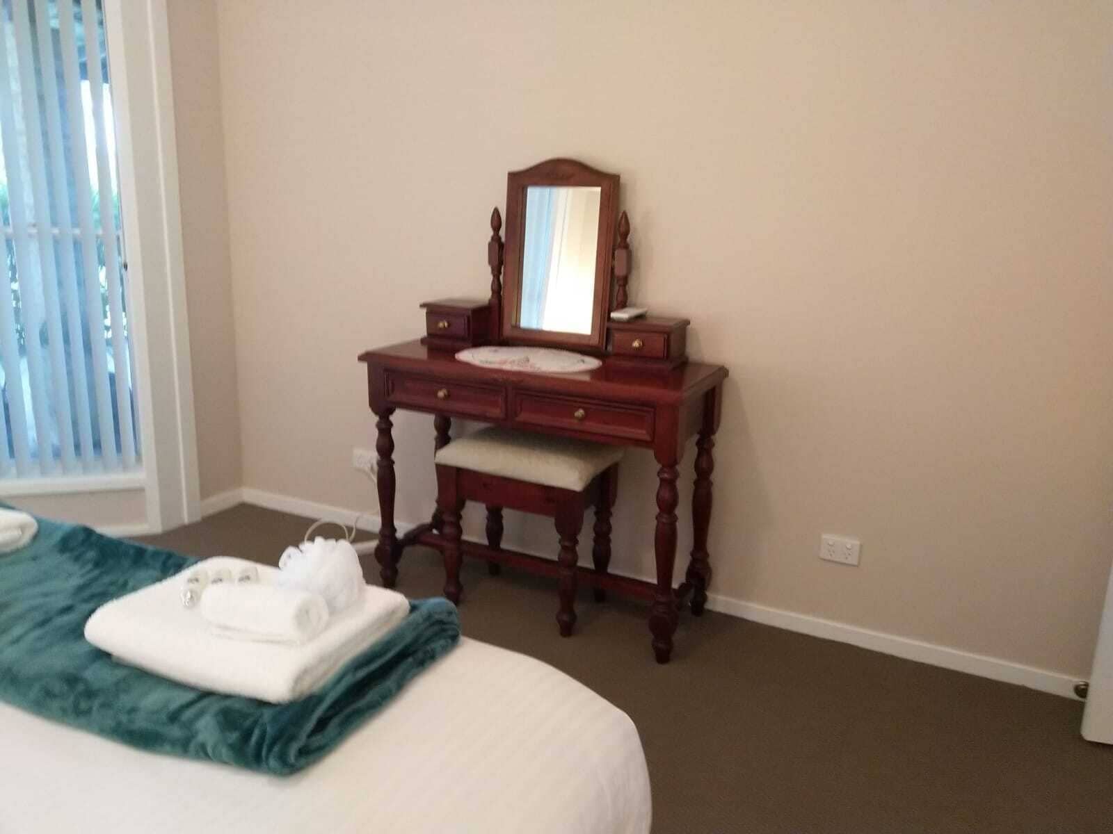 Great for couples + walk to cellar doors