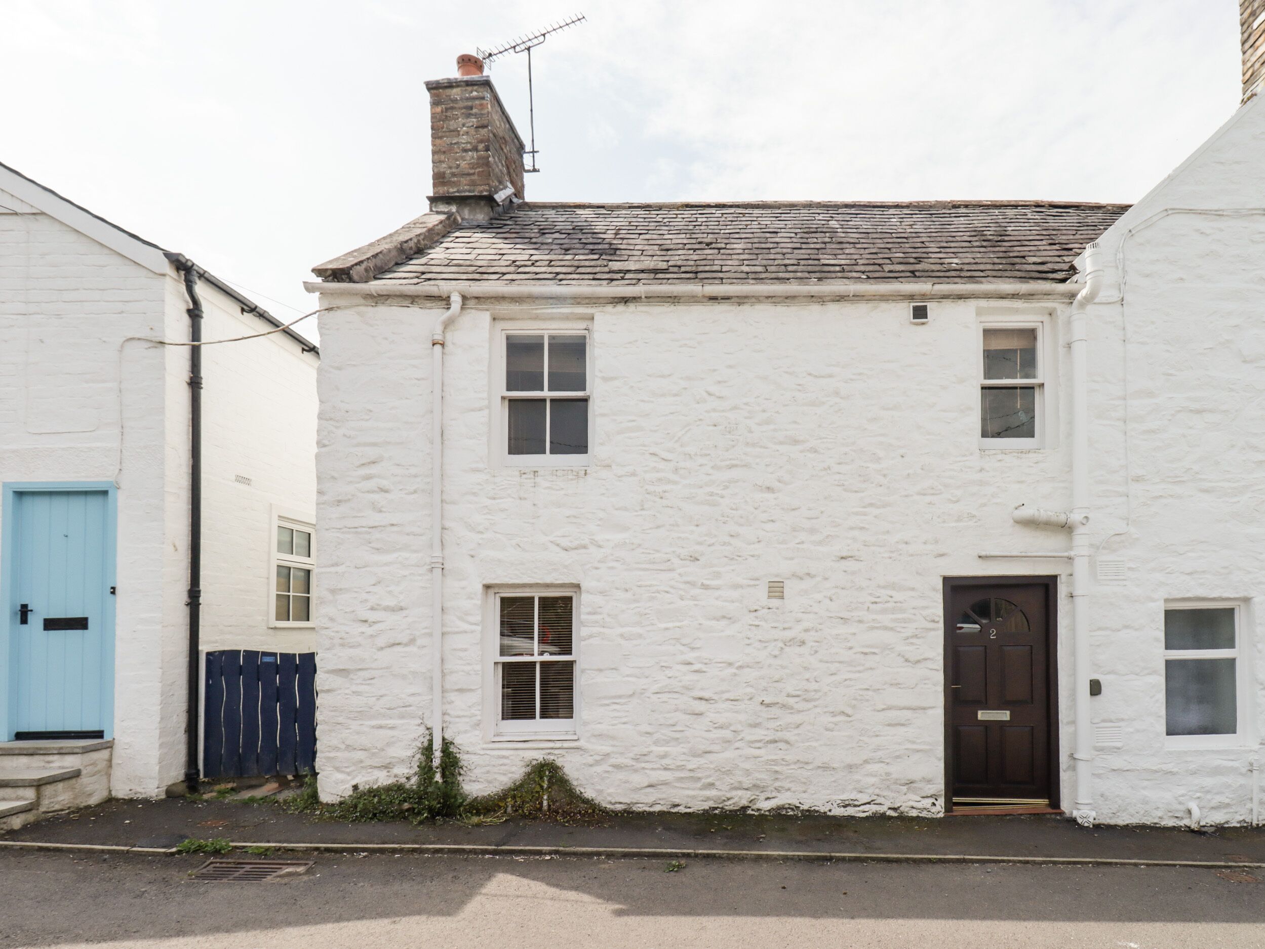 2 BURNSIDE PLACE, pet friendly in Kirkcudbright