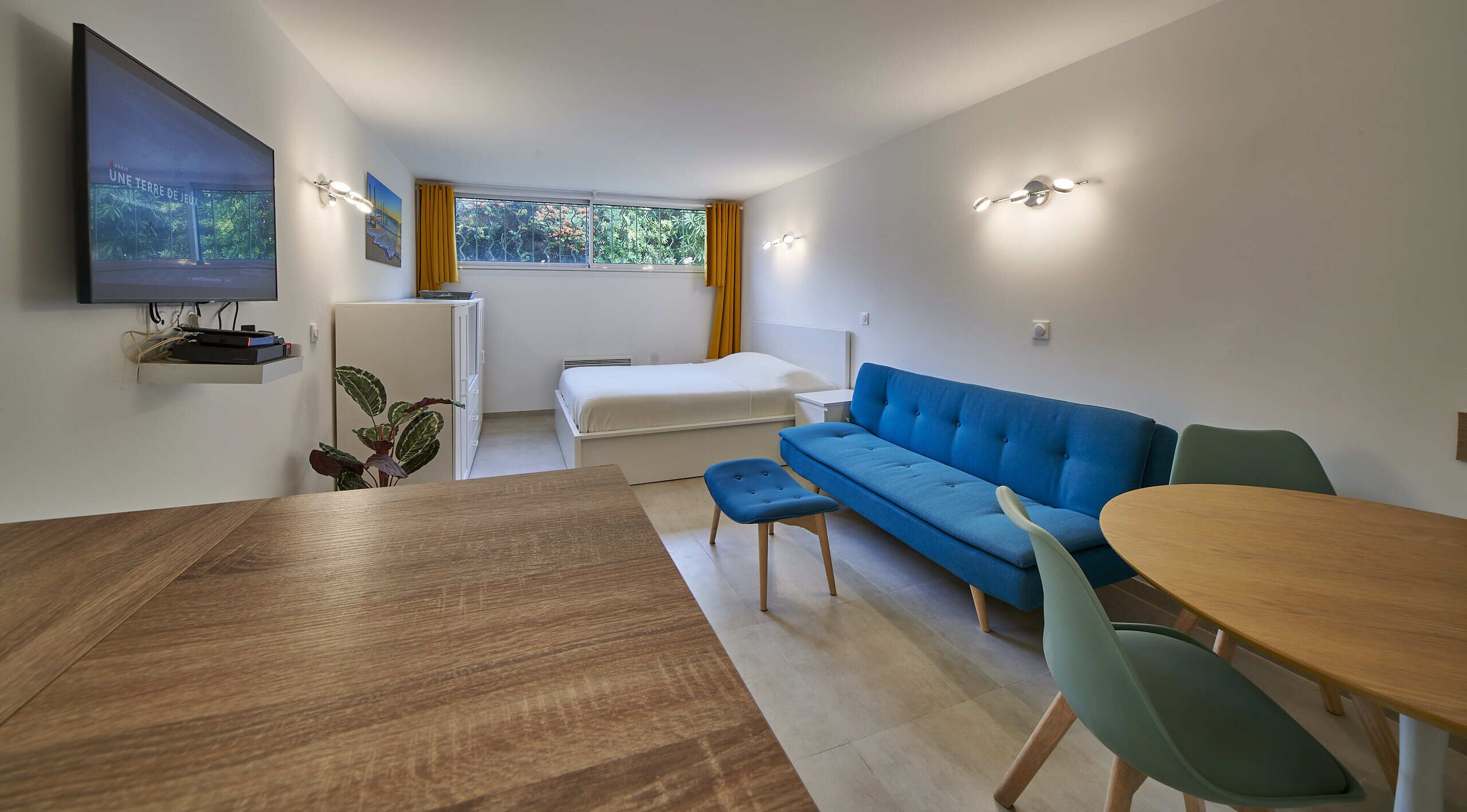 Semi-ground studio - downtown St -Tropez - renovated - 32 m2 - res. Florida