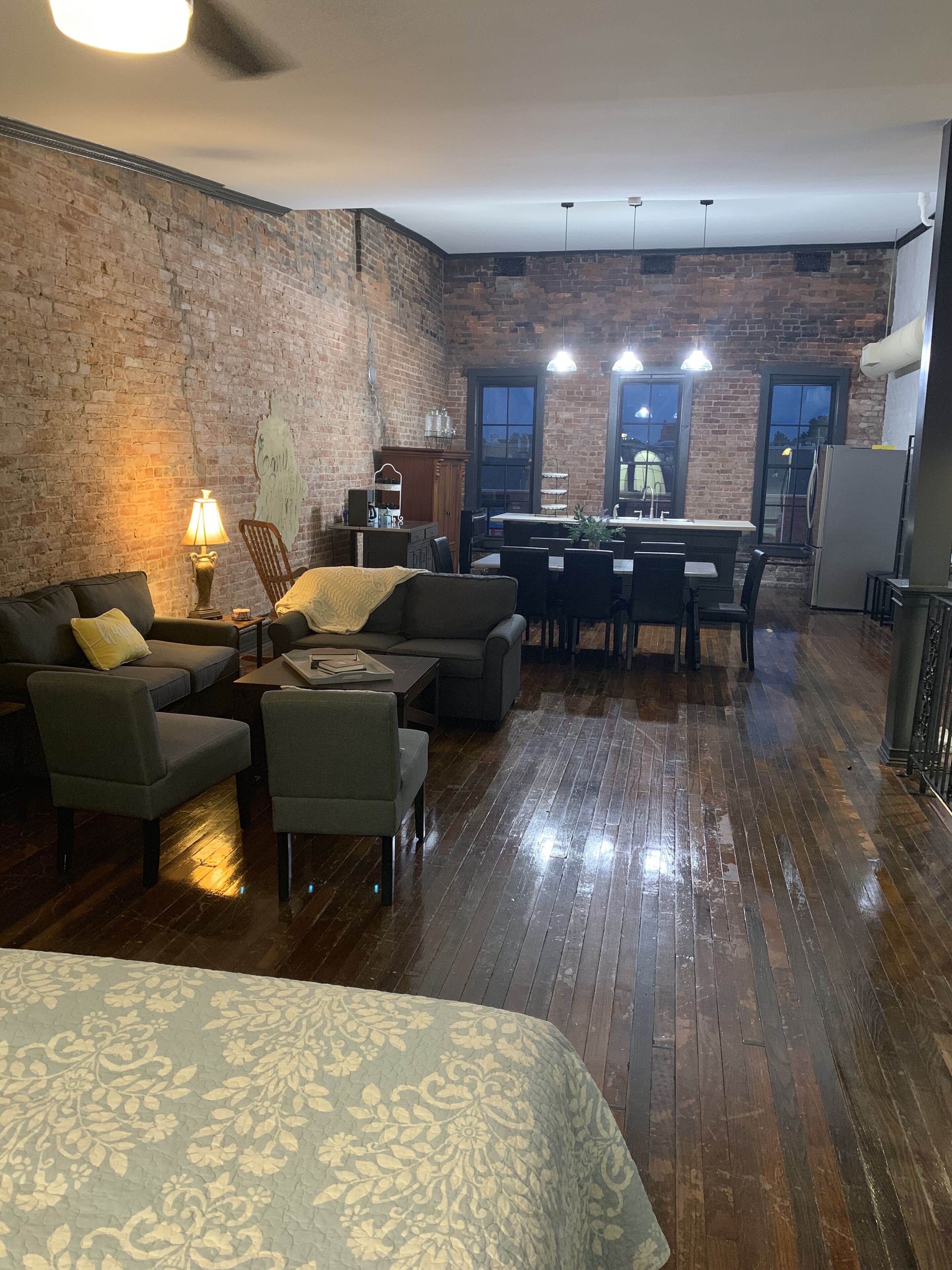 Studio Apartment located in the heart of historic Downtown Paducah built in 1882