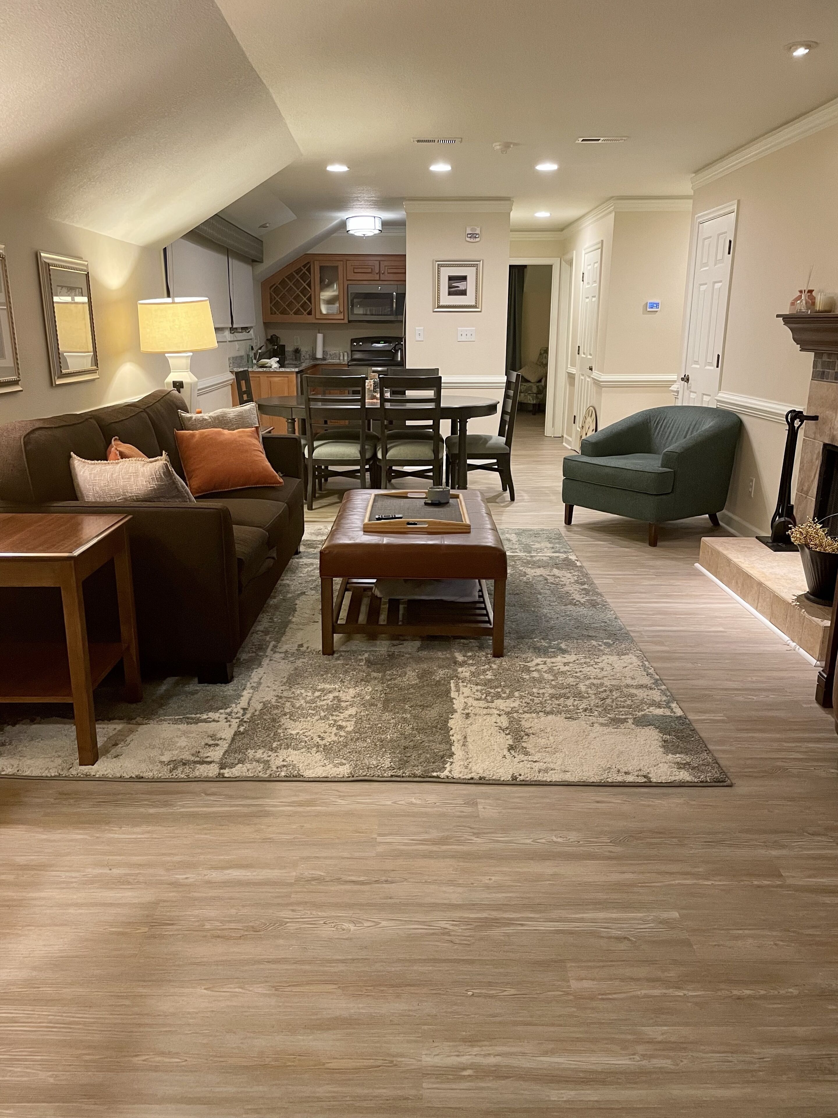 Lovely 2 bedroom  condo located in beautiful Kingsmill Resort!