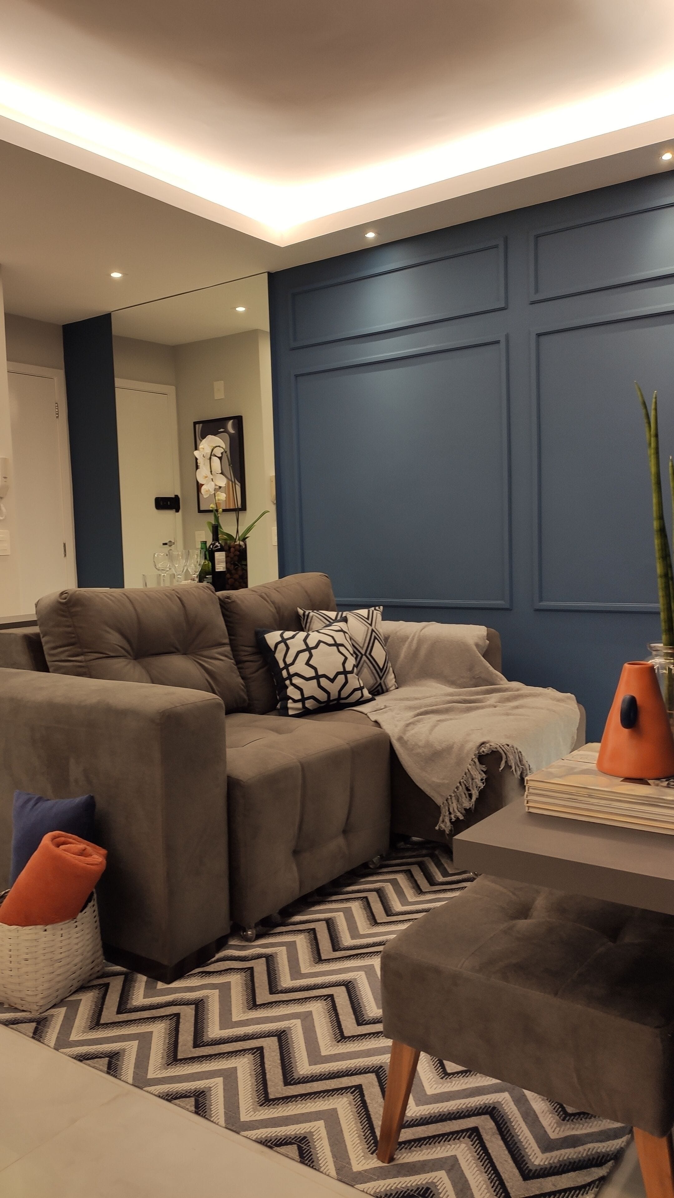 2 bedroom apartment, 13th floor, 1 covered parking space, new, well located!