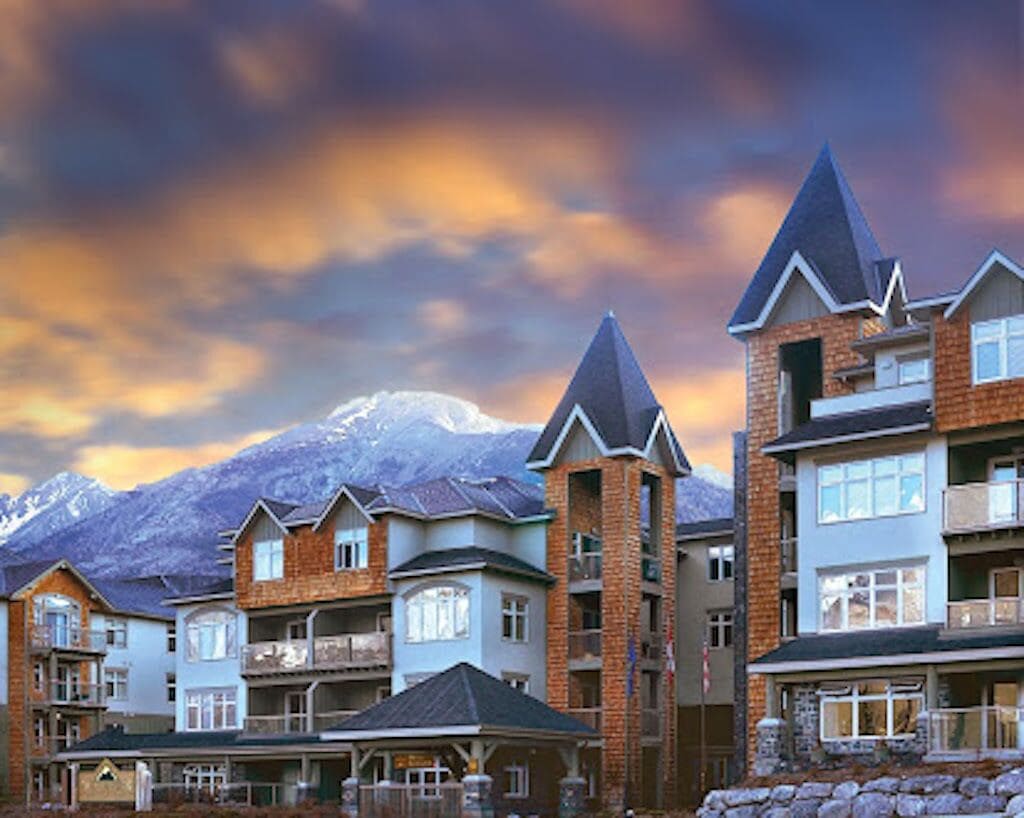 Central Canmore 2BR HOTEL SUITES, A/C, sleep 6