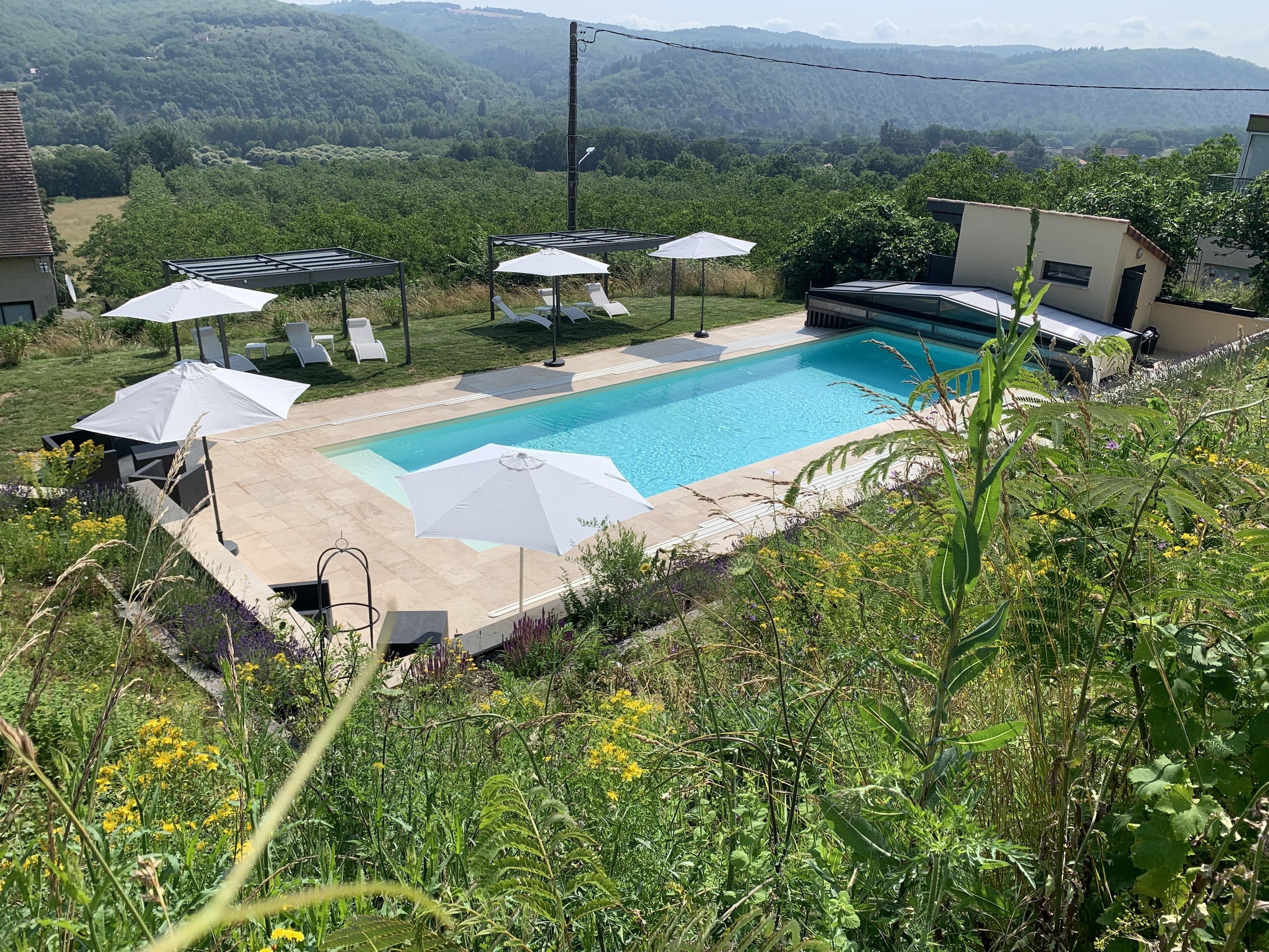 Apartment with large private terrace, shared garden and swimming pool