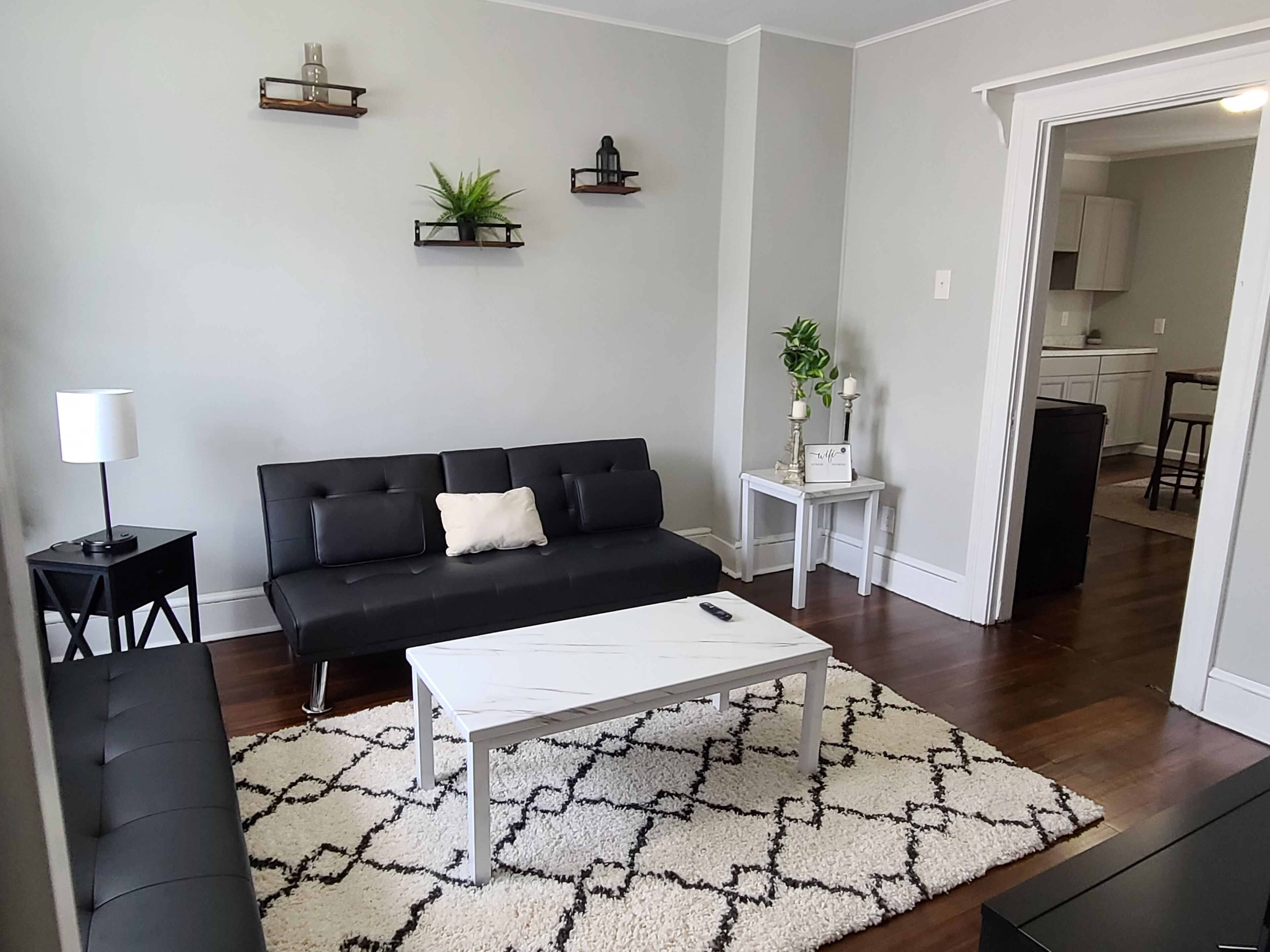 3 Bedrooms Suburban Hidden Gem