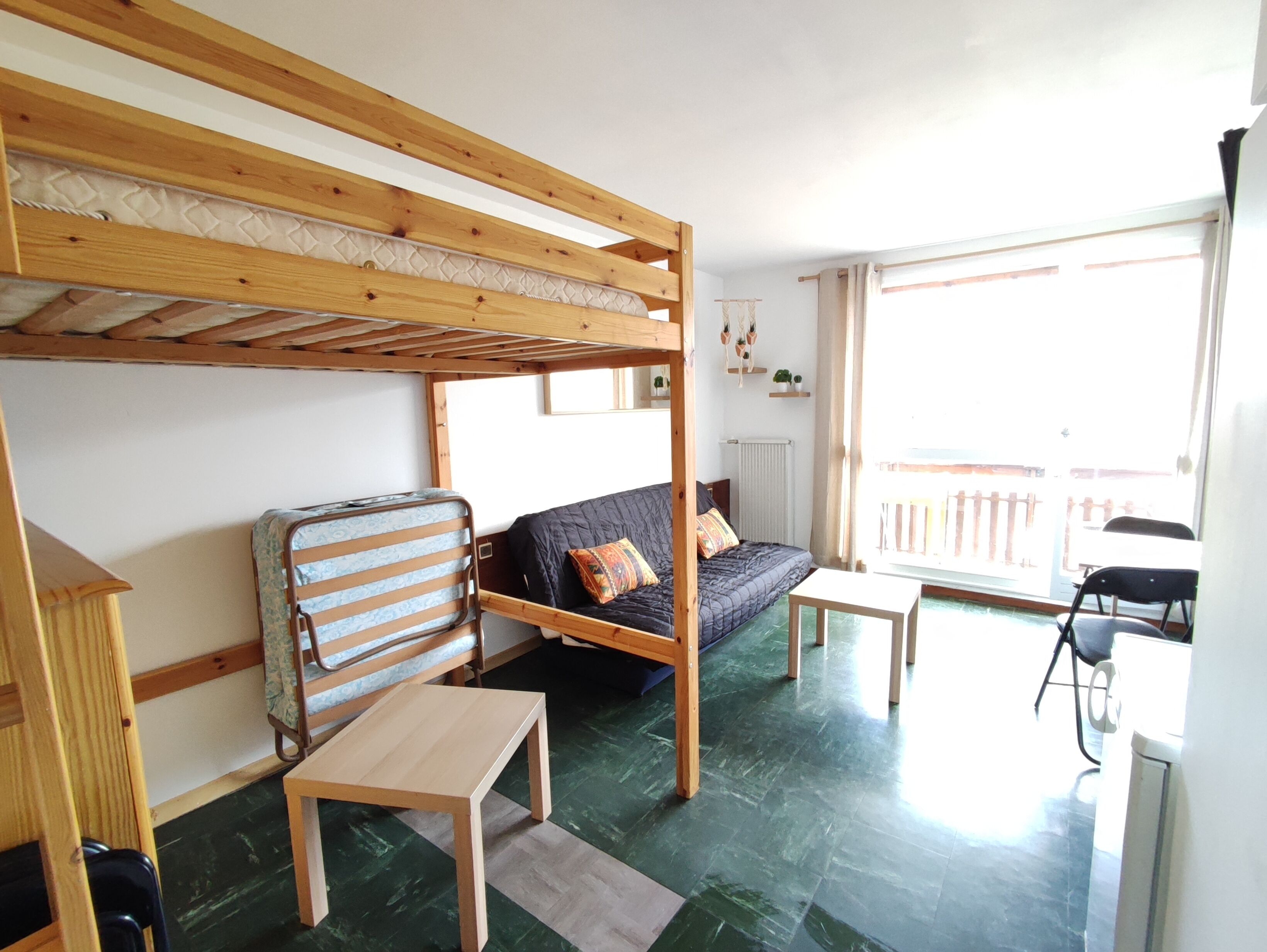 STUDIO AT THE FOOT OF THE SLOPES