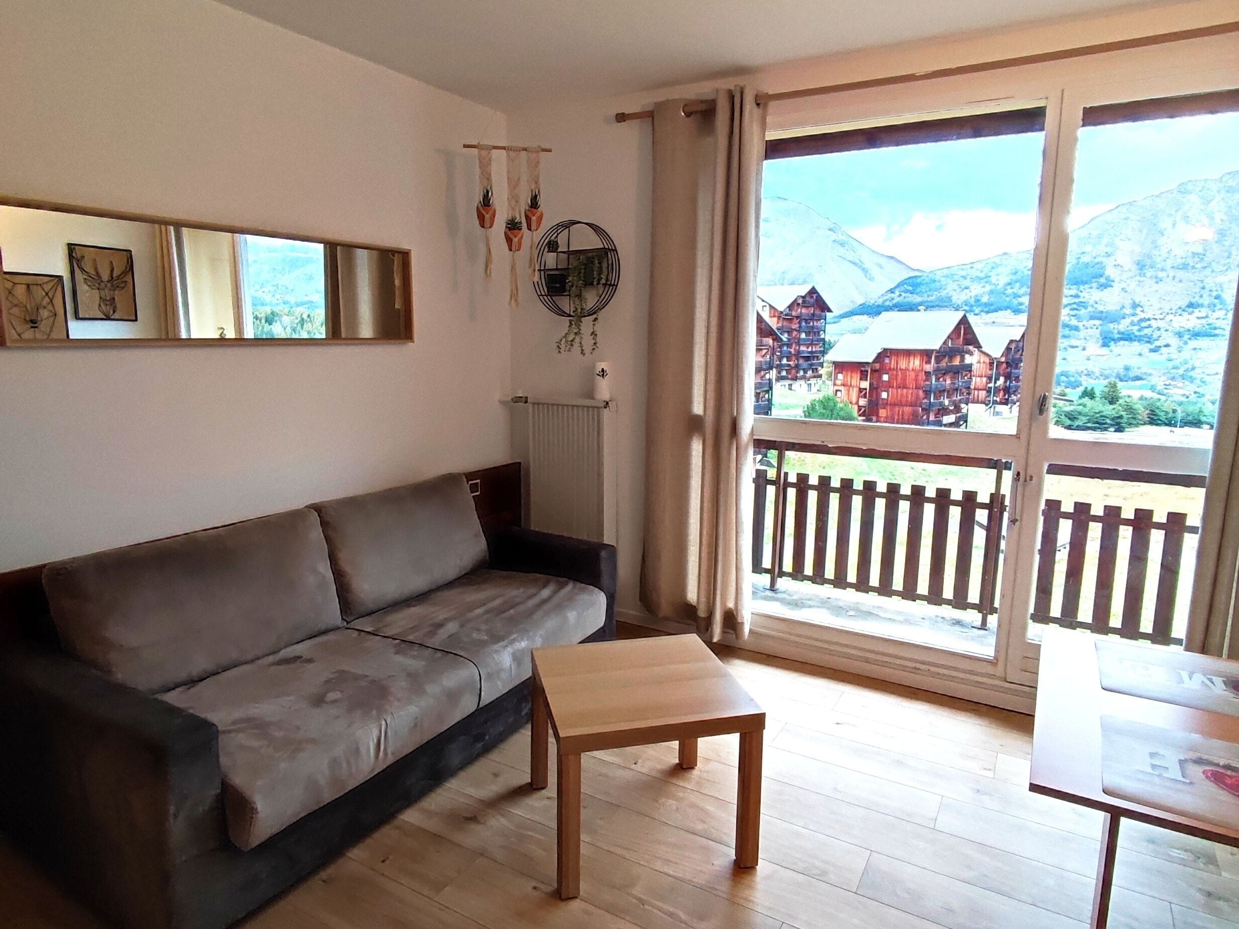 STUDIO AT THE FOOT OF THE SLOPES