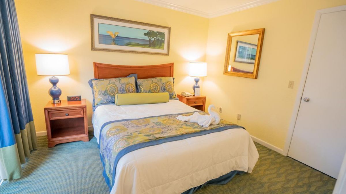 FANTASTIC ONE-BEDROOM APARTMENT, 4 POOLS, 2 HOT TUBS, FREE SHUTTLE TO THE PARKS