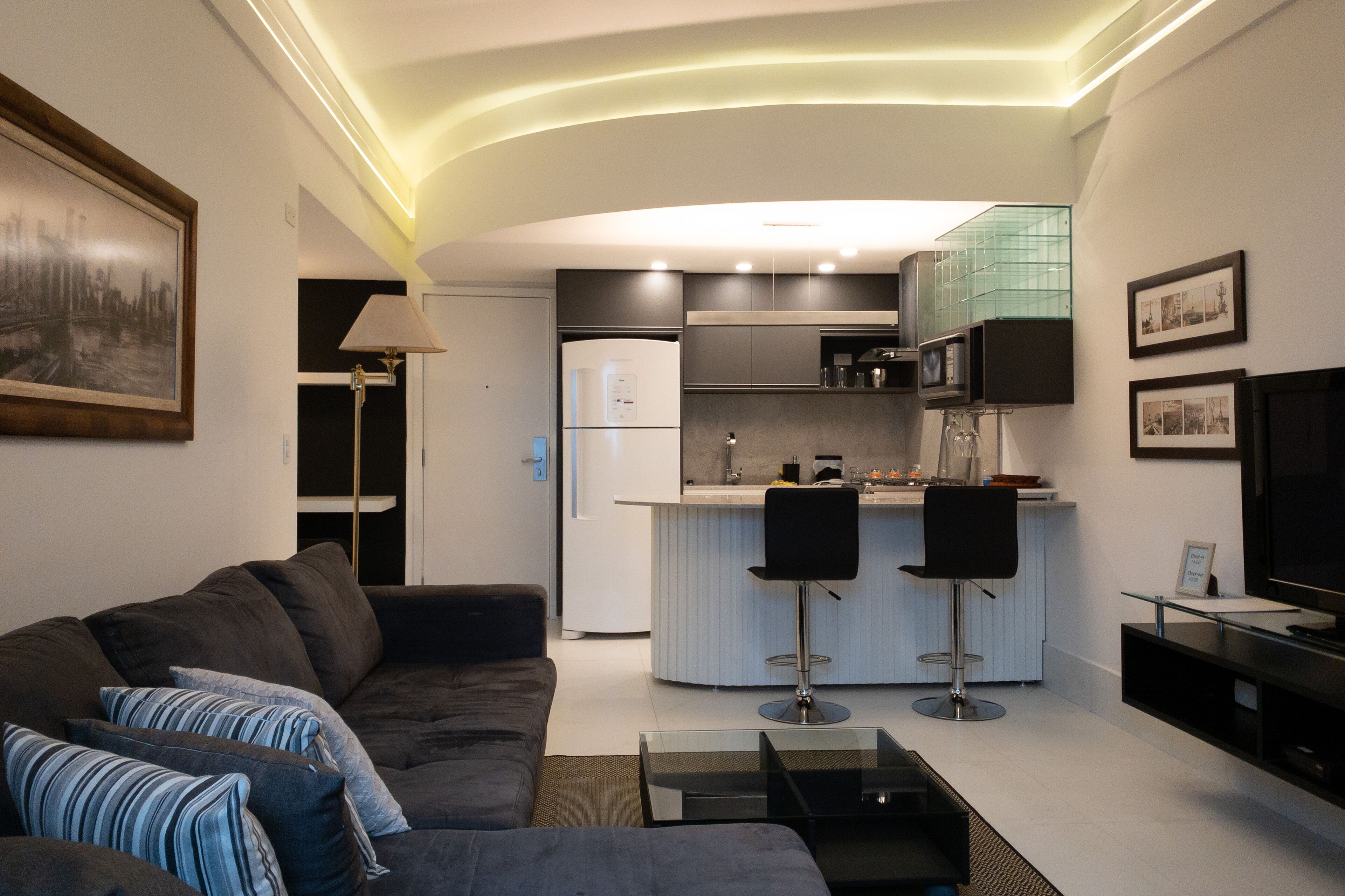 ALPHAVILLE - Le Bougainville 1516