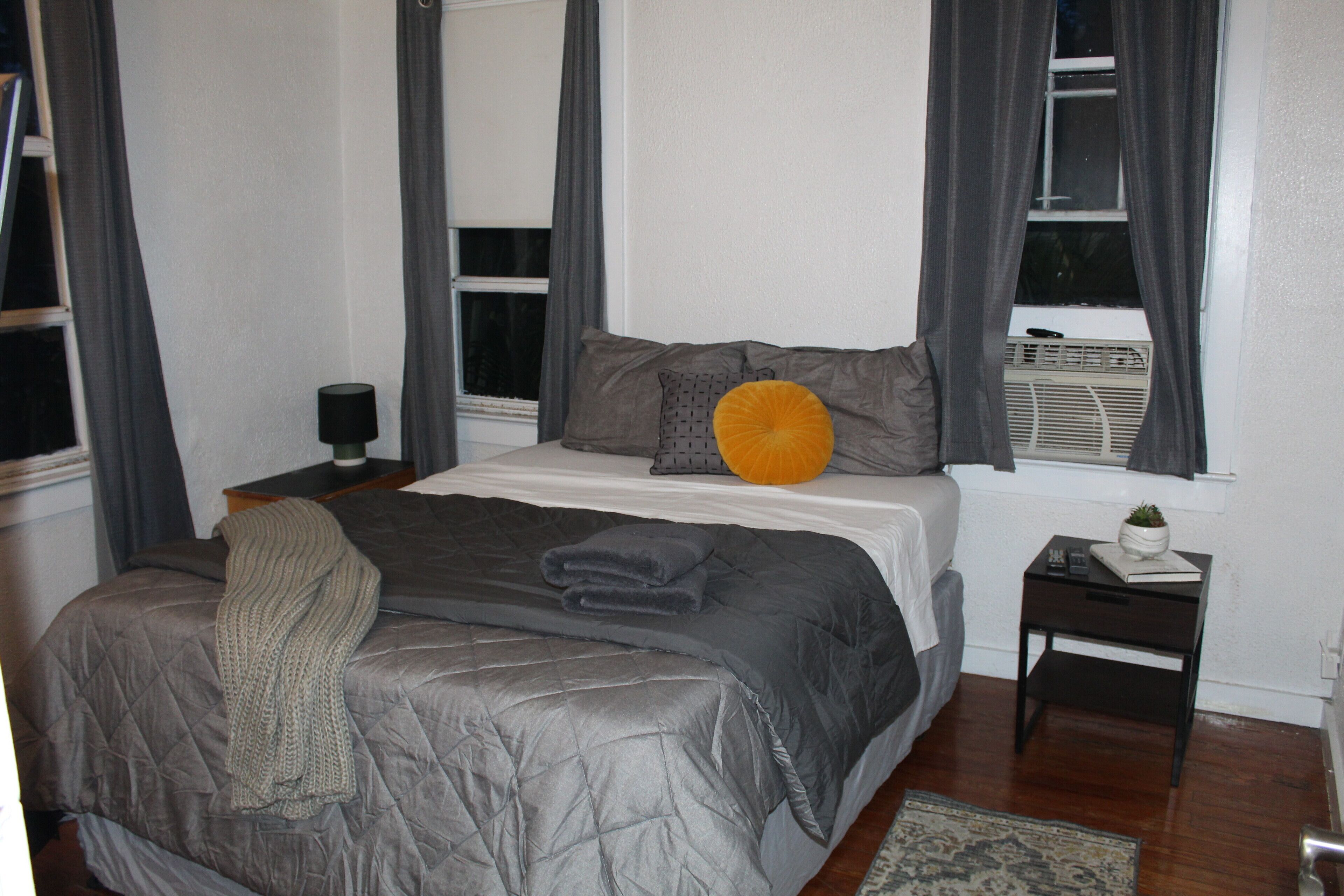 Room 3, Water accessible cottage right in the action of West Palm Beach