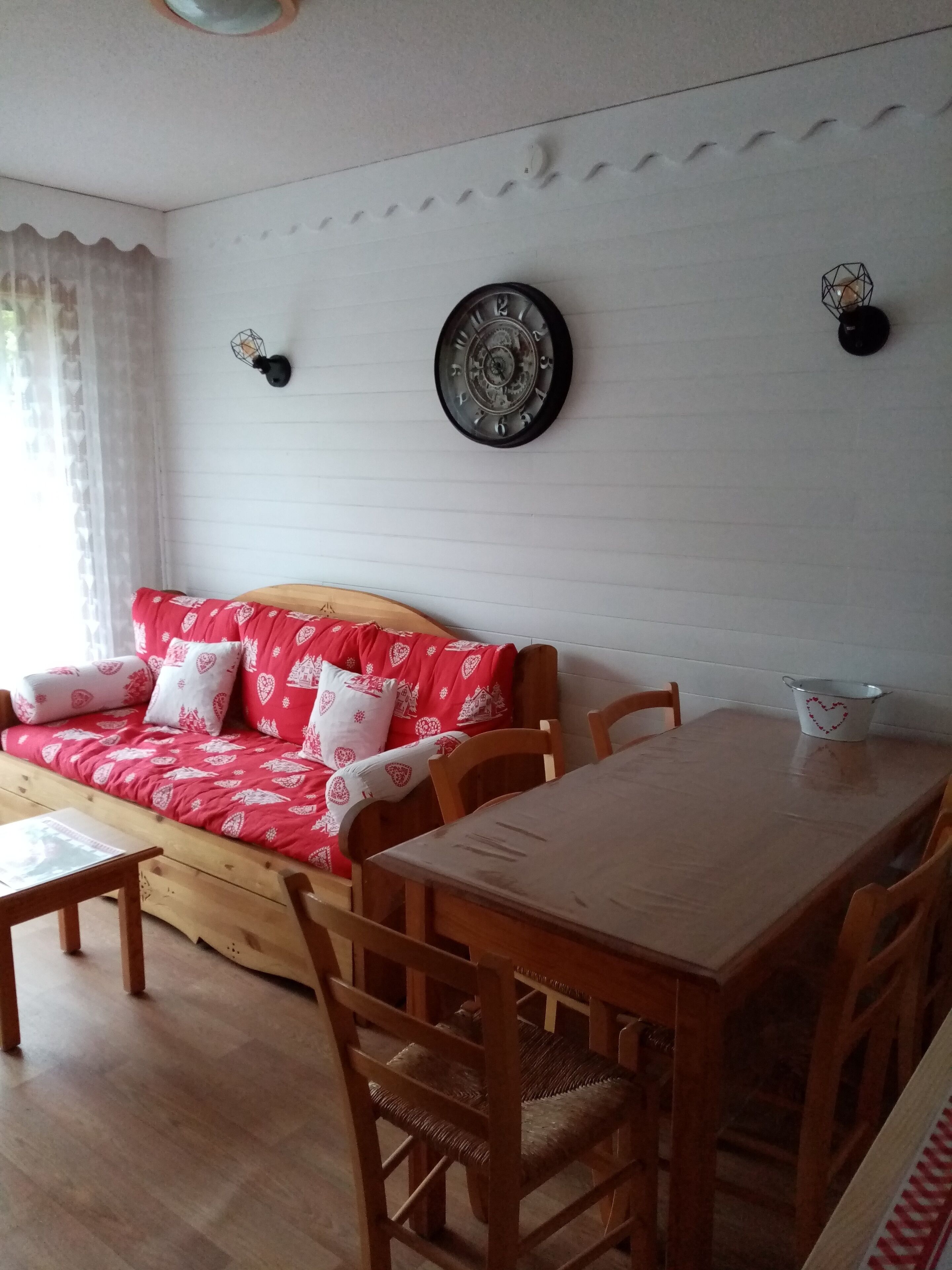 Renovated apartment for 4/6 people in ST FRANCOIS LONGCHAMP, 80 m from a chairlift.