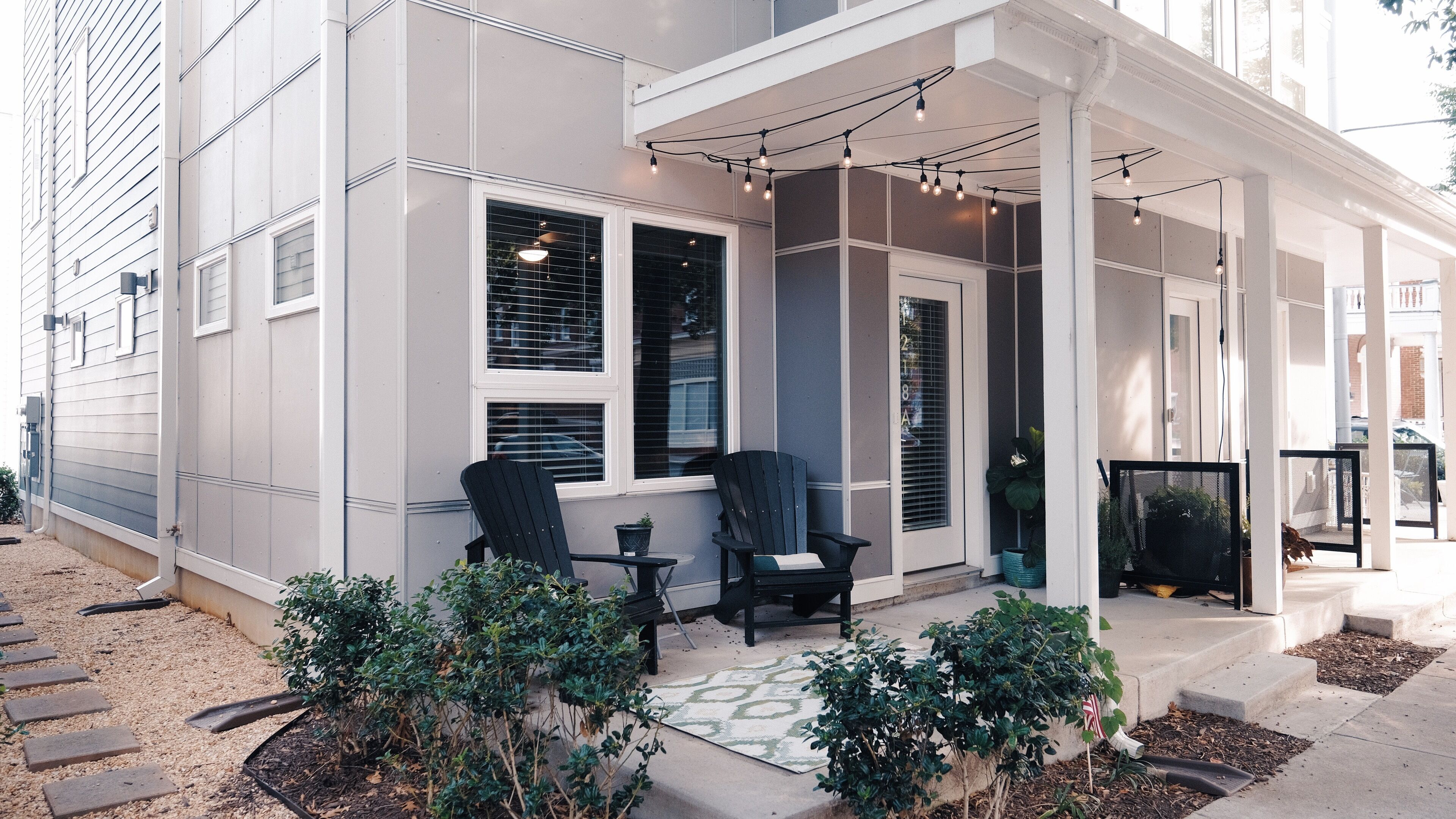 Modern Unit in Historic Old Manchester.