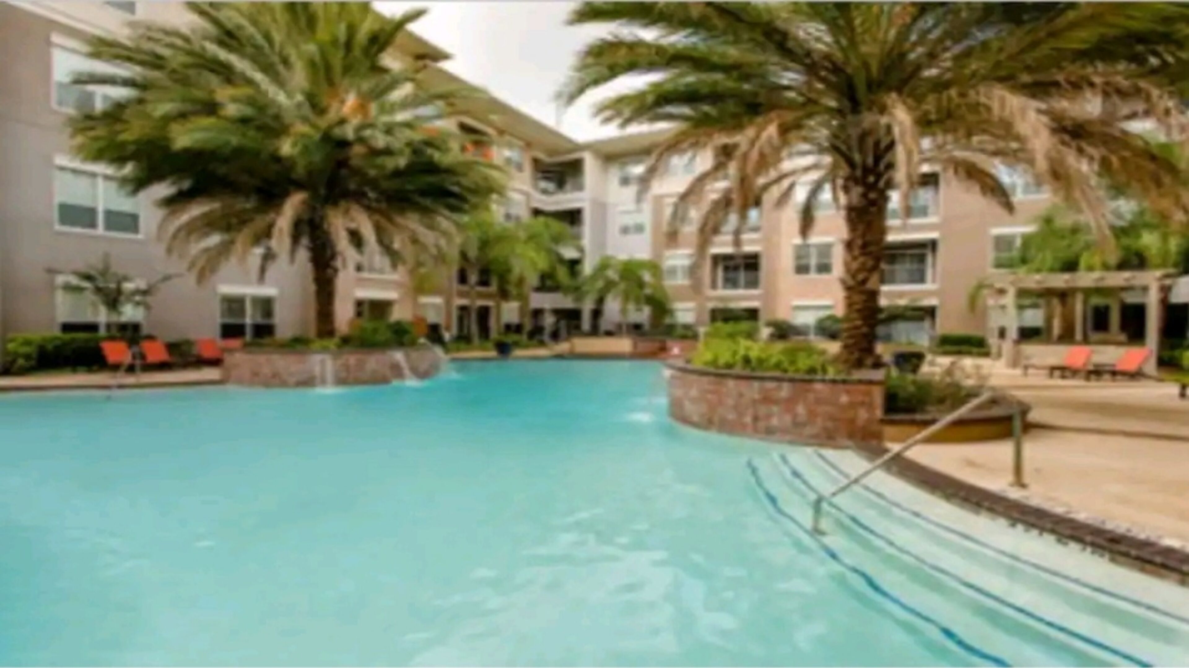 NGR STADIUM/ 2 BR APT W POOL