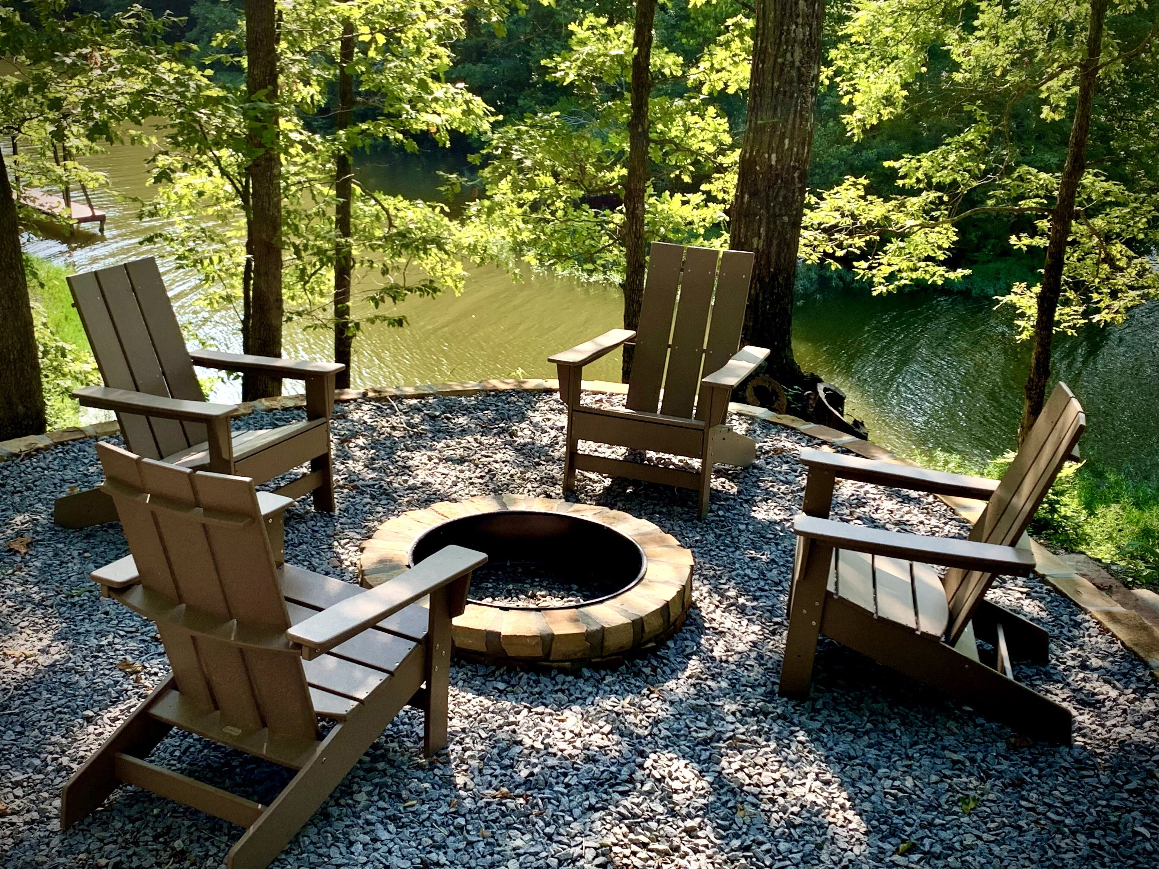 New Lakefront Guest Home for Relaxation