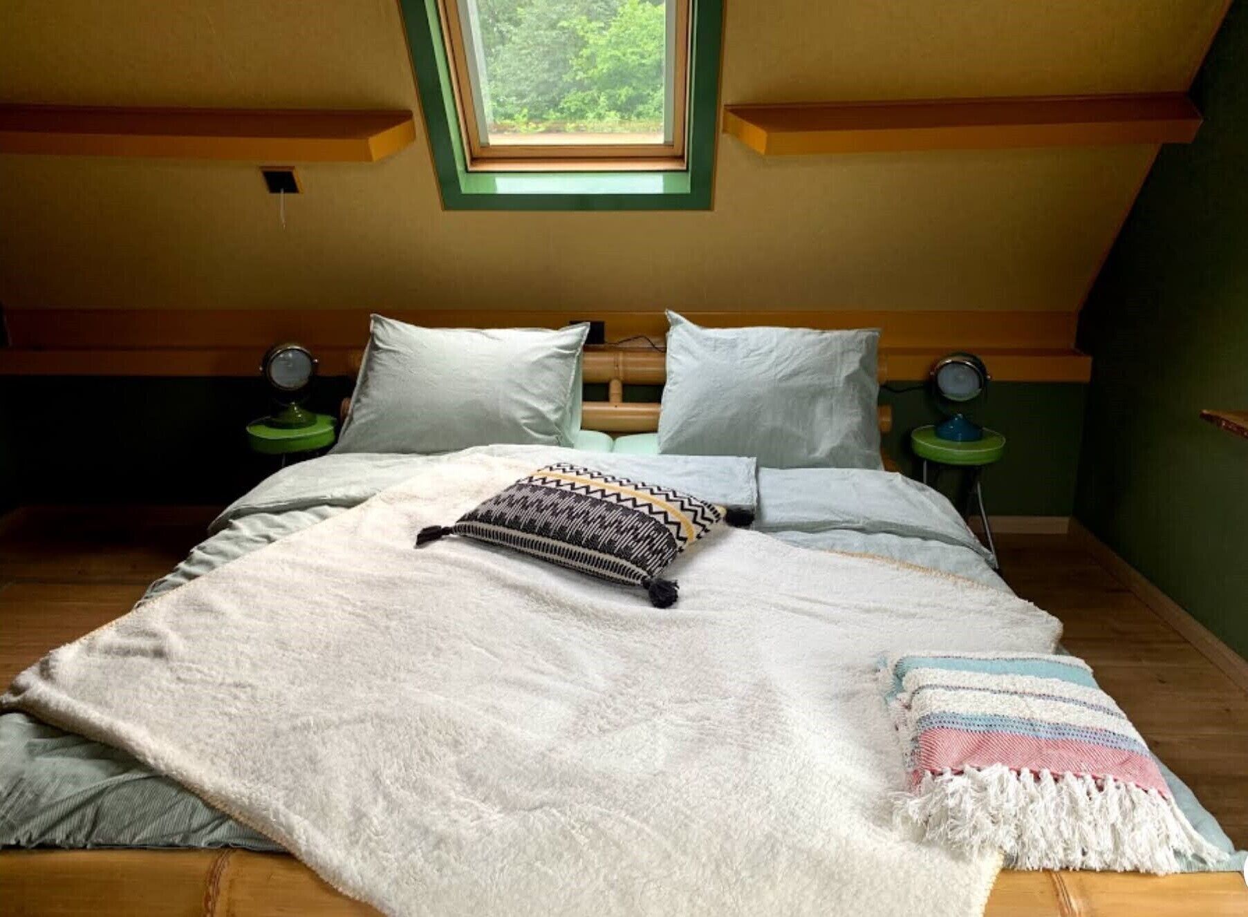 Sleeping among the owls at Oeroeboeroe